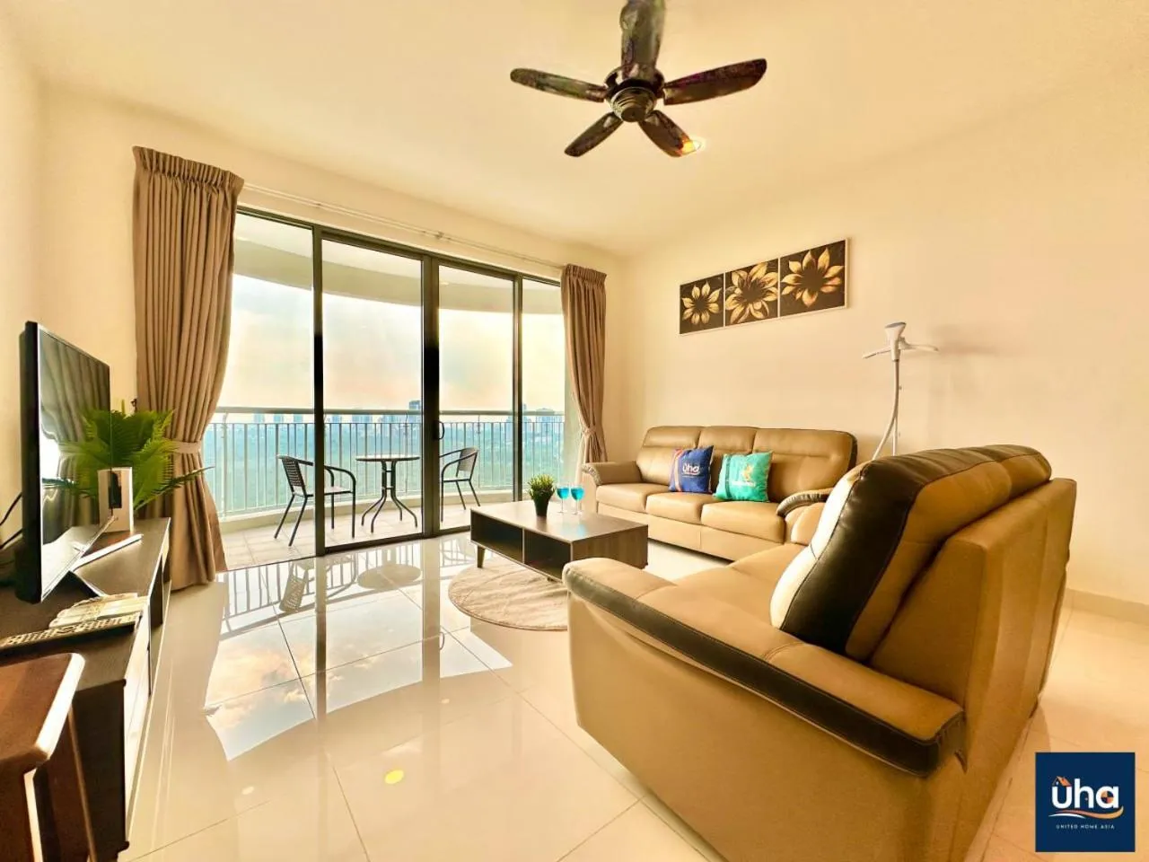 Communal lounge/ TV room in Teega Suites @ UHA