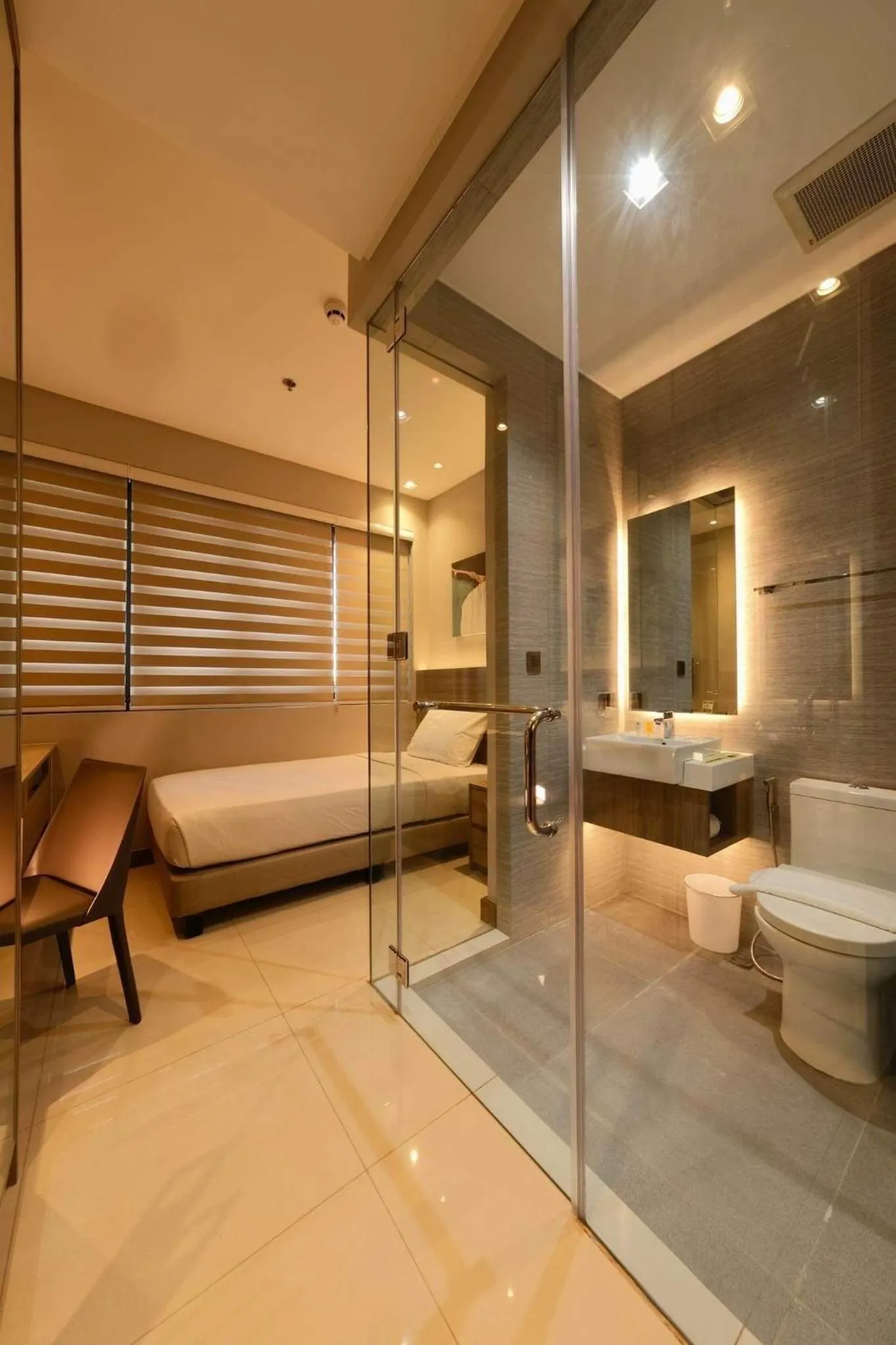 Bathroom, Bed in The Hotel Andrea