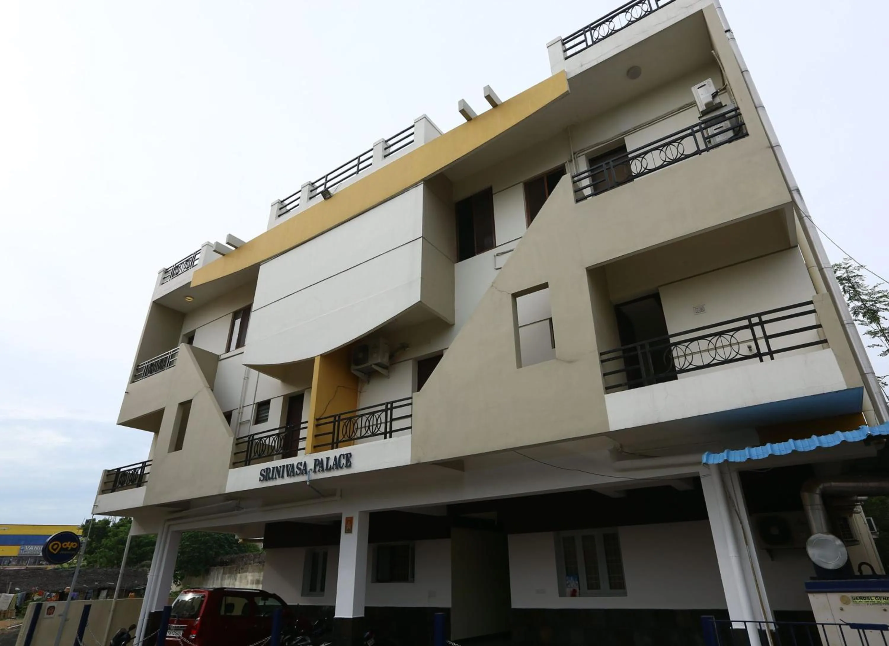 Capital O J Service Appartment