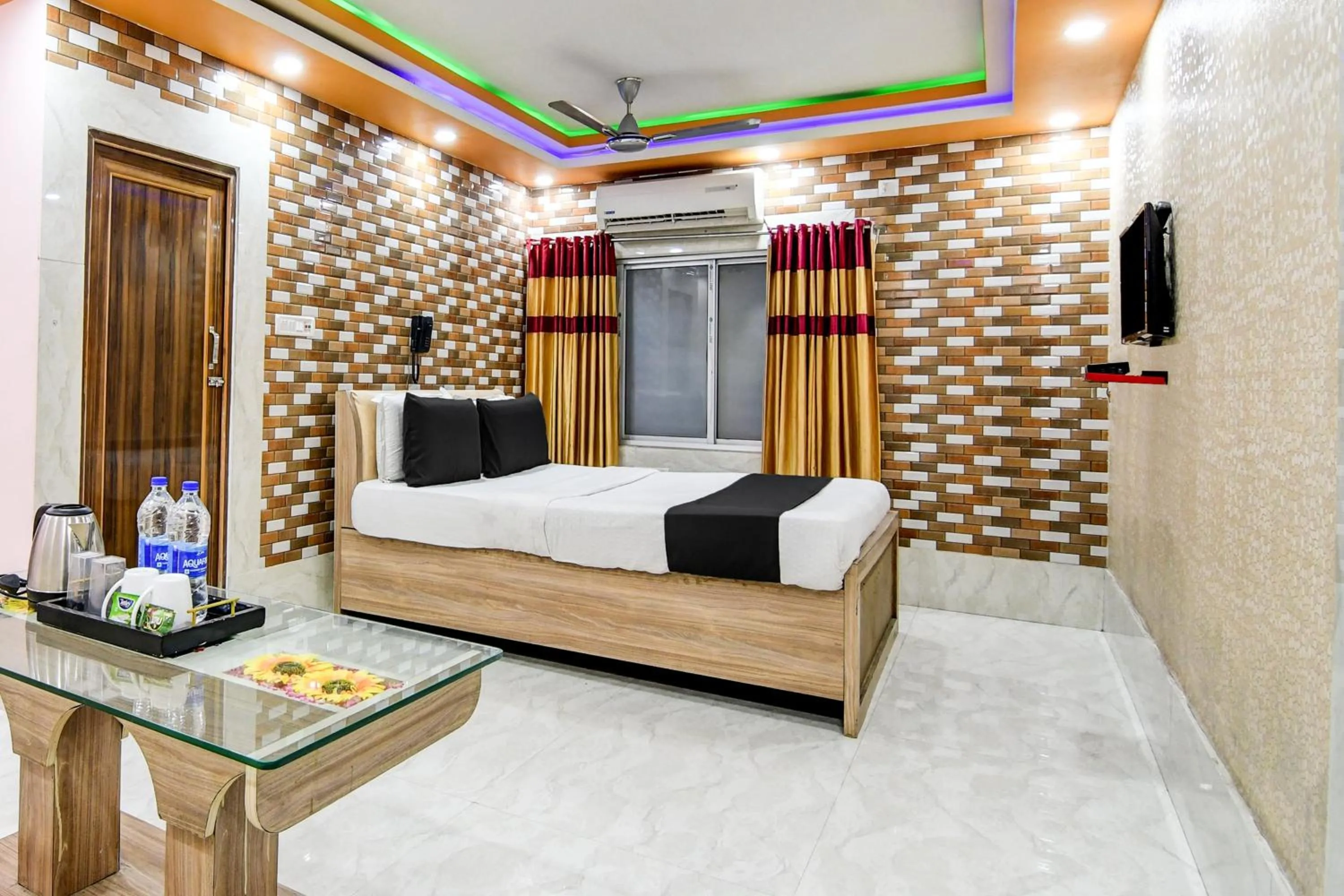 Bedroom, Bed in Super Collection O Raj Guest House Near Kolkata Airport