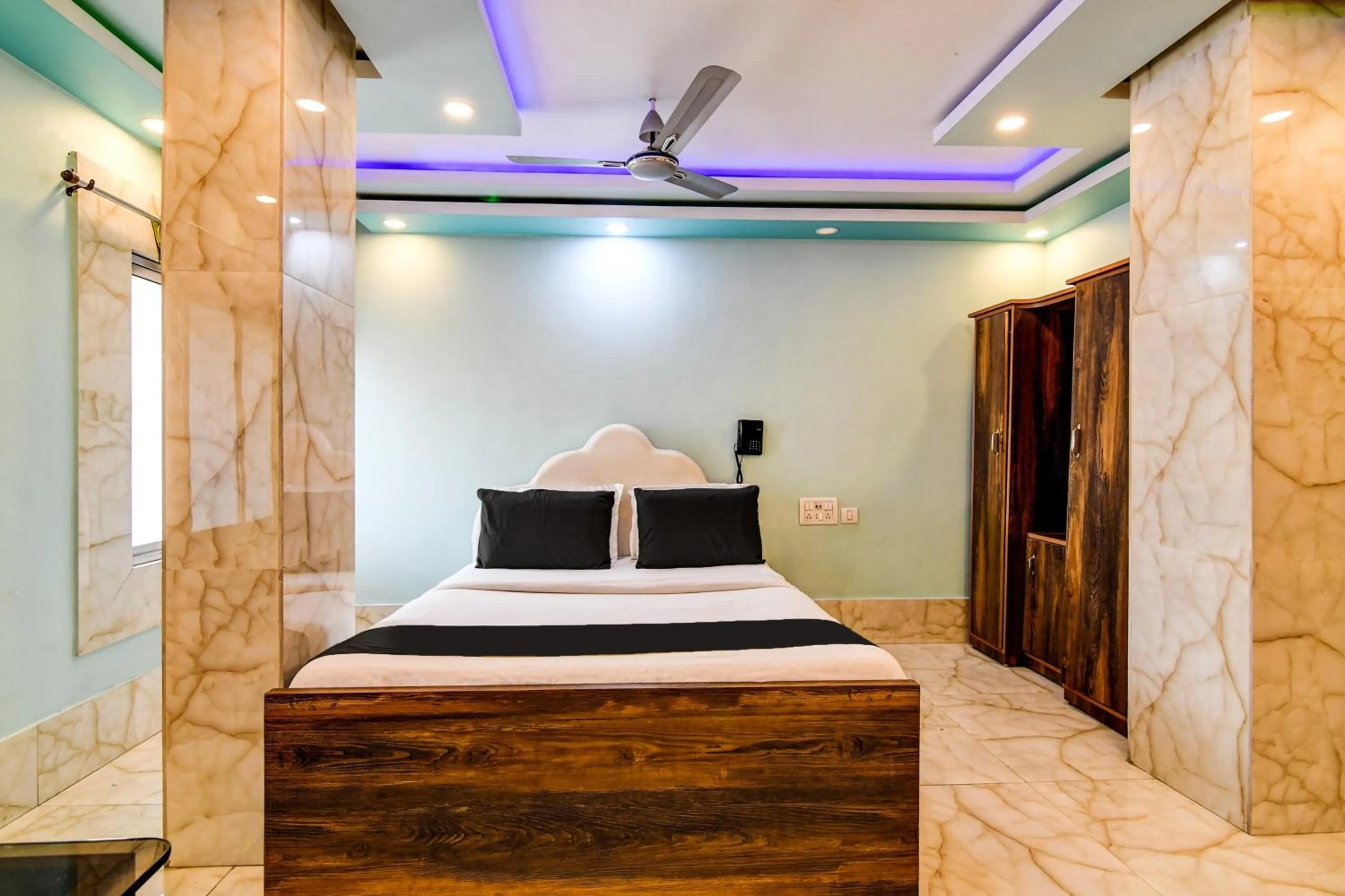 Bedroom, Bed in Super Collection O Raj Guest House Near Kolkata Airport