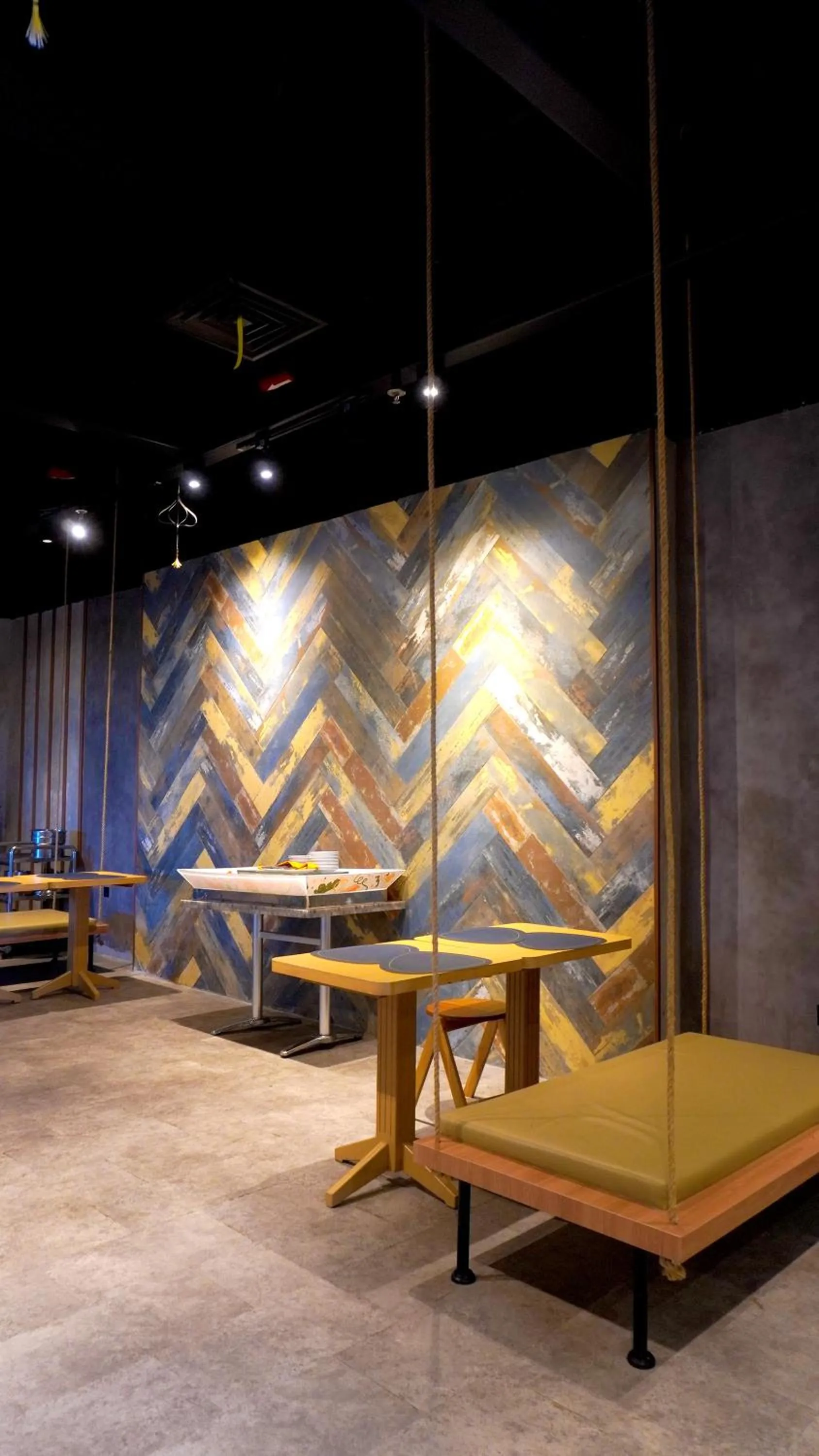 Restaurant/places to eat in ROOMS INC d'botanica Bandung