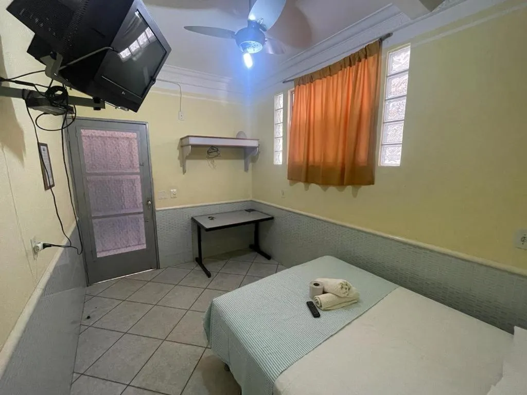 Photo of the whole room, Bed in Hotel Independência