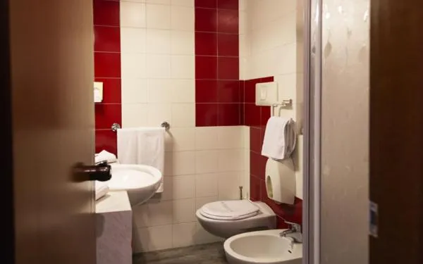 Bathroom in JR Hotels Gate 7 Bologna