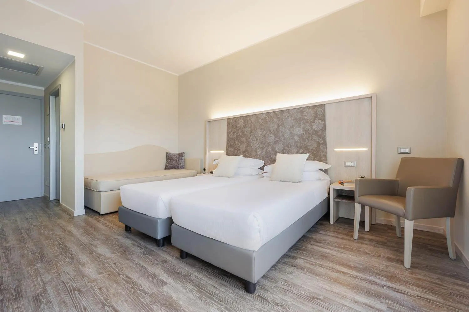 Bedroom, Bed in JR Hotels Gate 7 Bologna