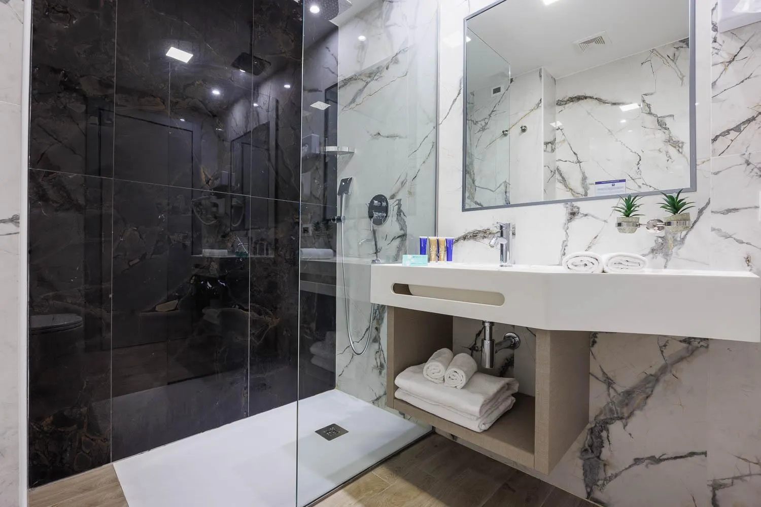 Bathroom in JR Hotels Gate 7 Bologna