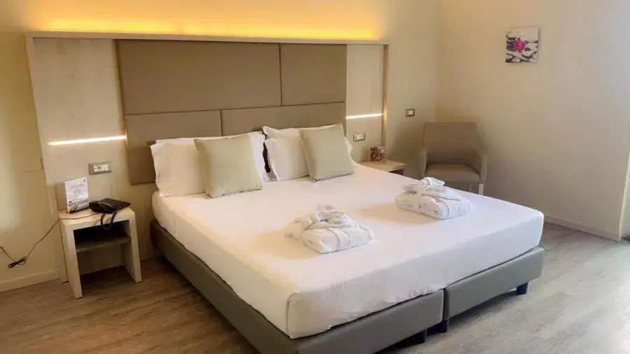 Superior Double Room in JR Hotels Gate 7 Bologna Superior Double Room in JR Hotels Gate 7 Bologna