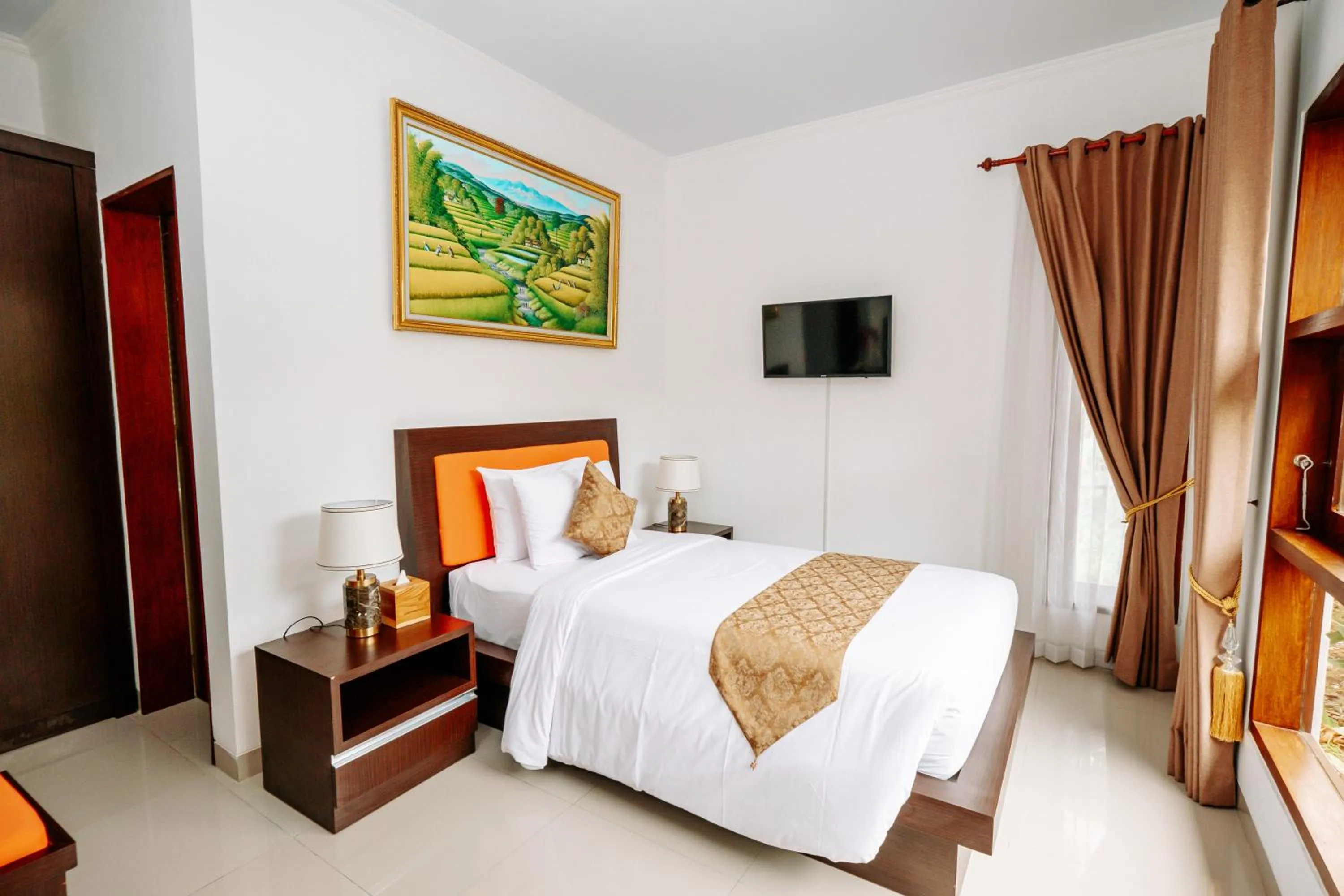 Bed in Kayangan Saba Villa