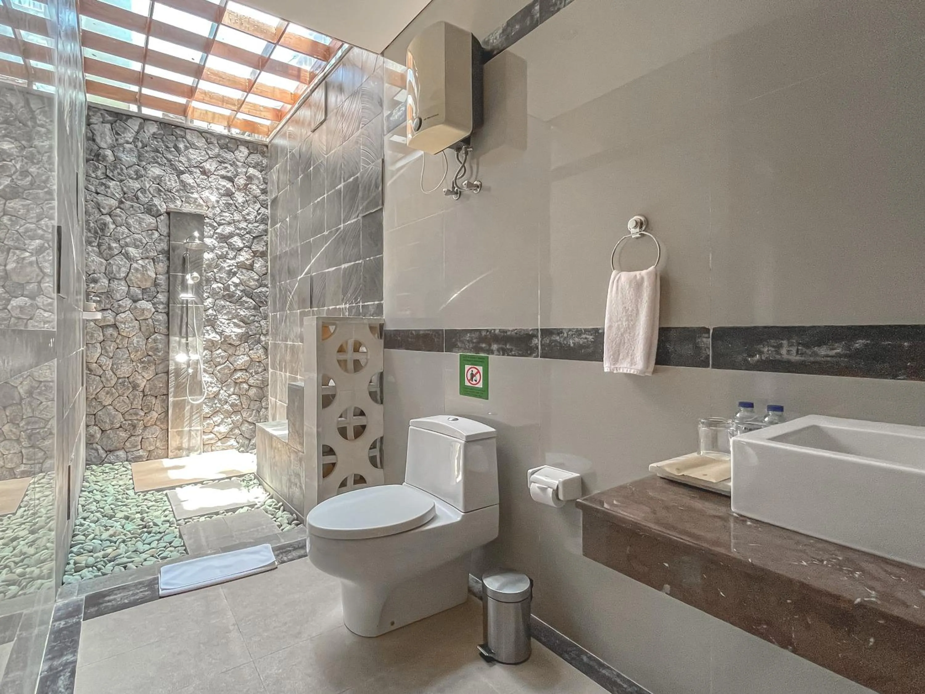 Shower in Kayangan Saba Villa