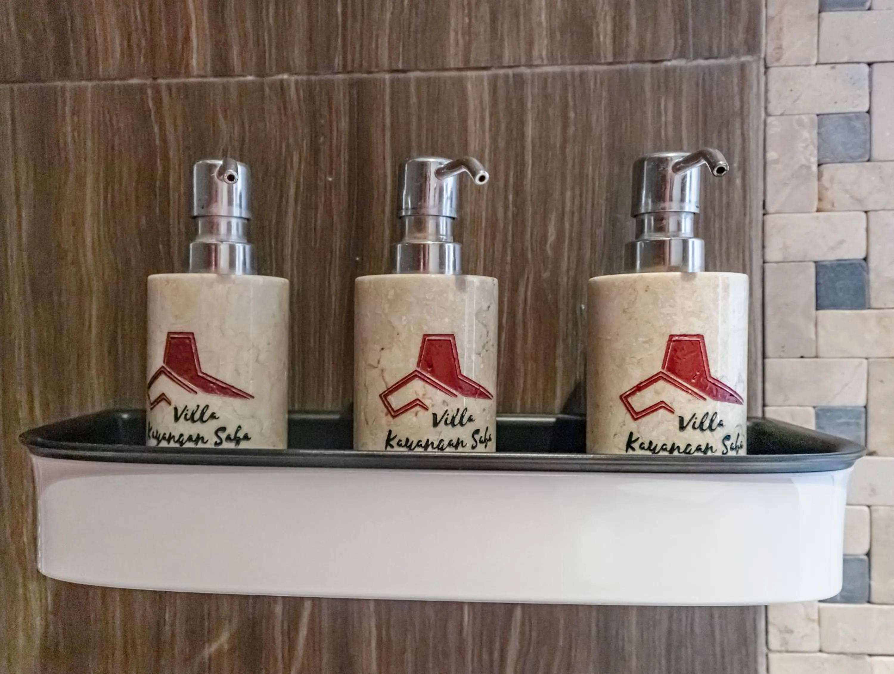 Shower in Kayangan Saba Villa