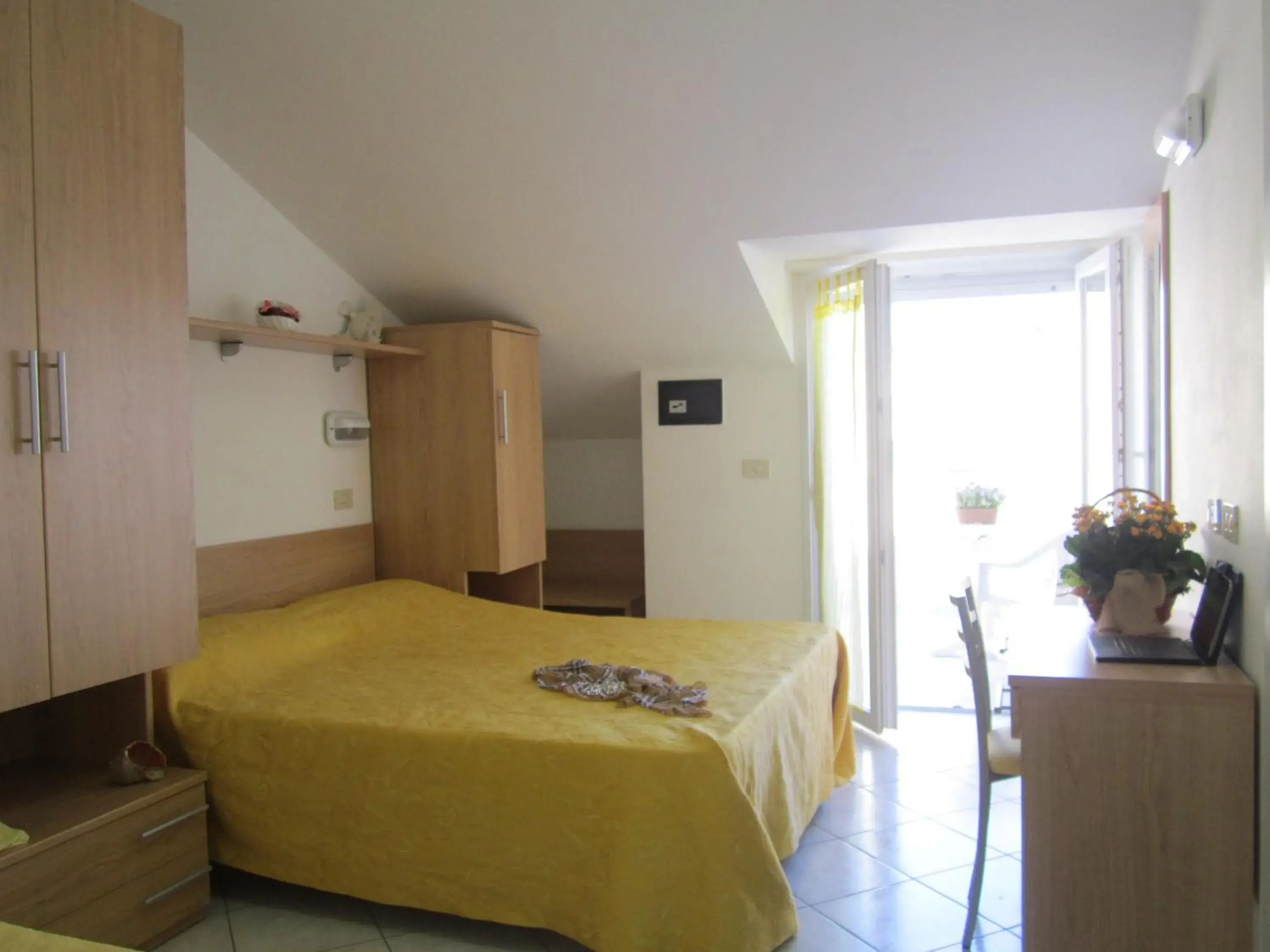 Day, Bed in Hotel Des Bains Day, Bed in Hotel Des Bains