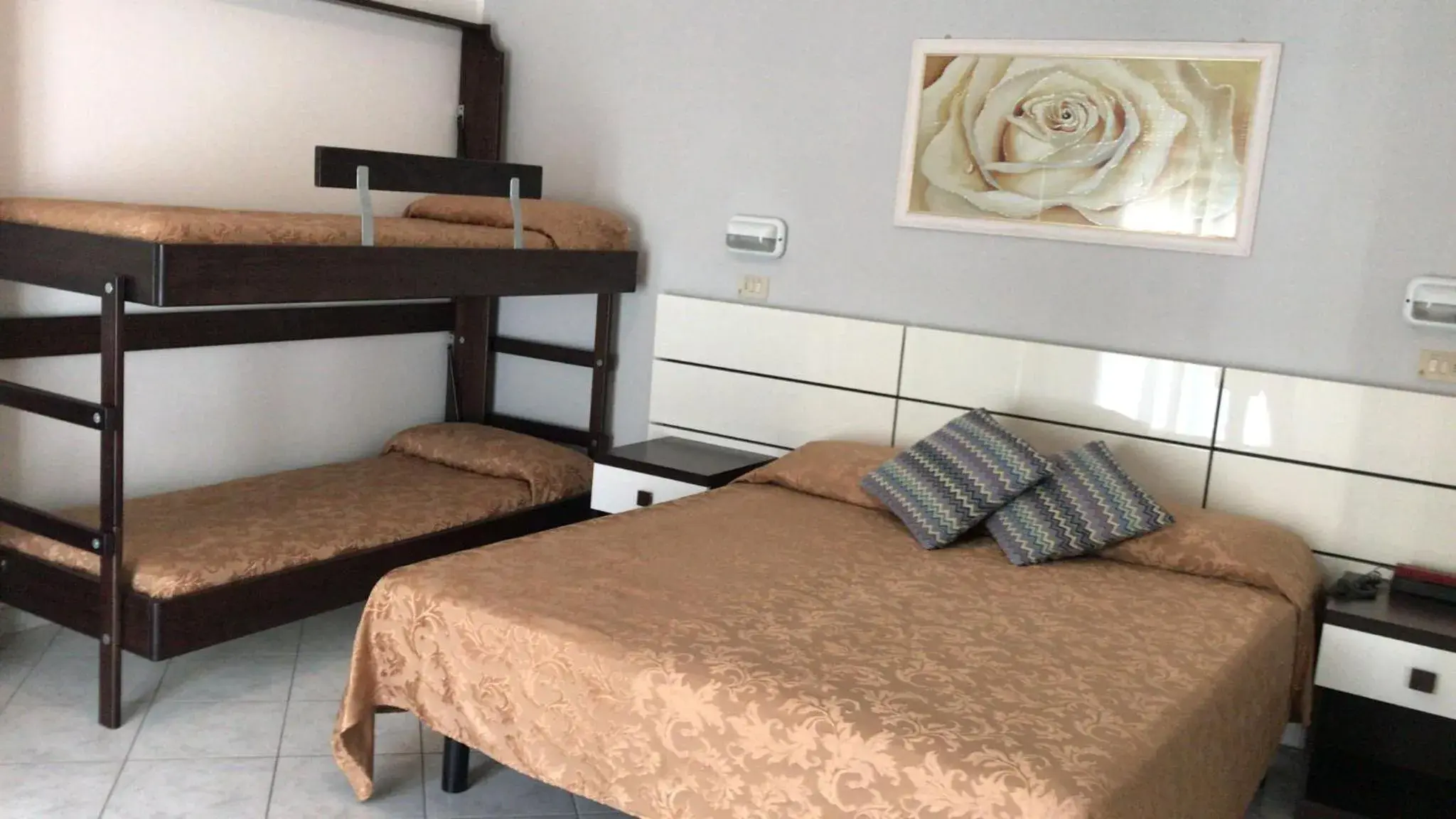 Quadruple Room in Hotel Des Bains Quadruple Room in Hotel Des Bains