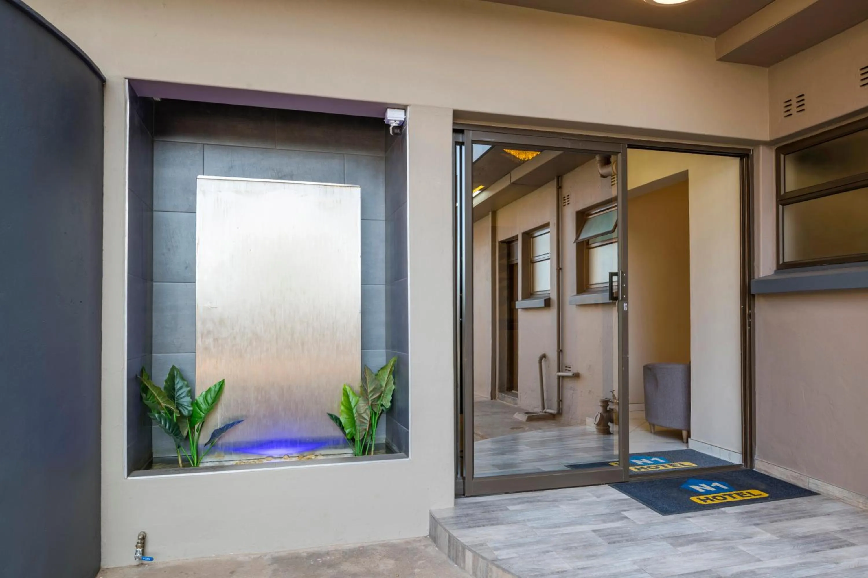 Facade/entrance in N1 Hotel Rotten Row Harare