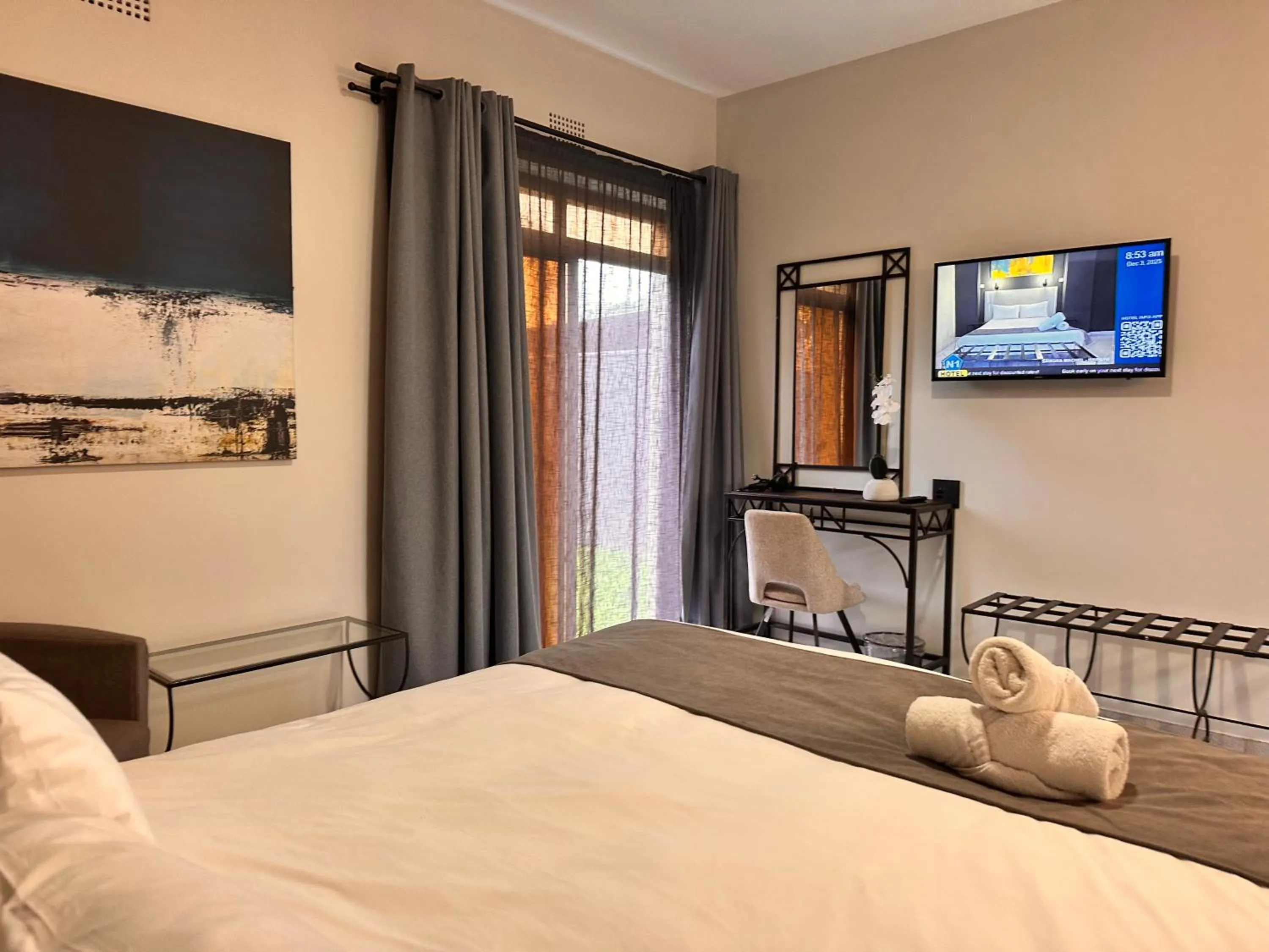TV and multimedia, Bed in N1 Hotel Rotten Row Harare
