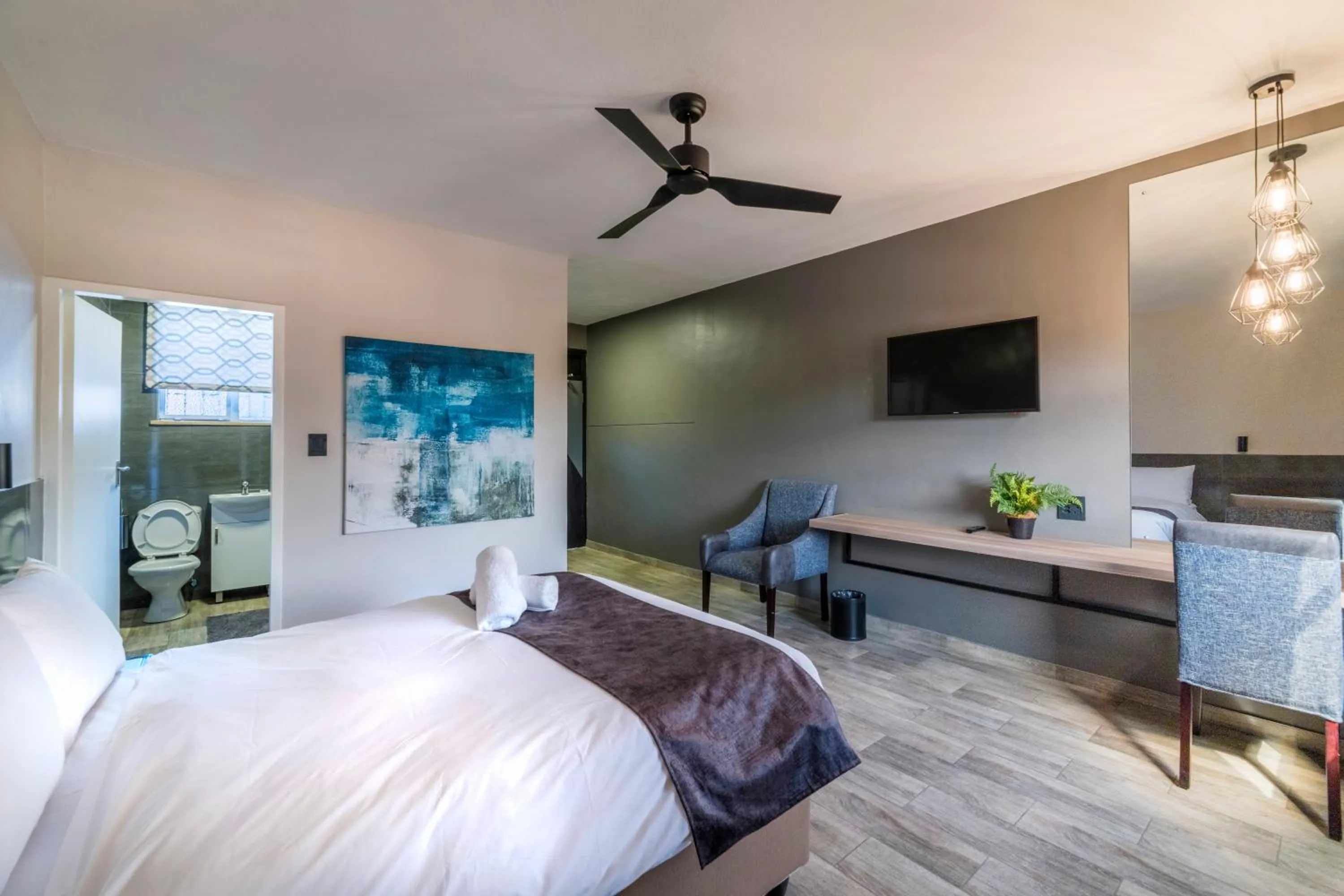 TV and multimedia, Bed in N1 Hotel Rotten Row Harare