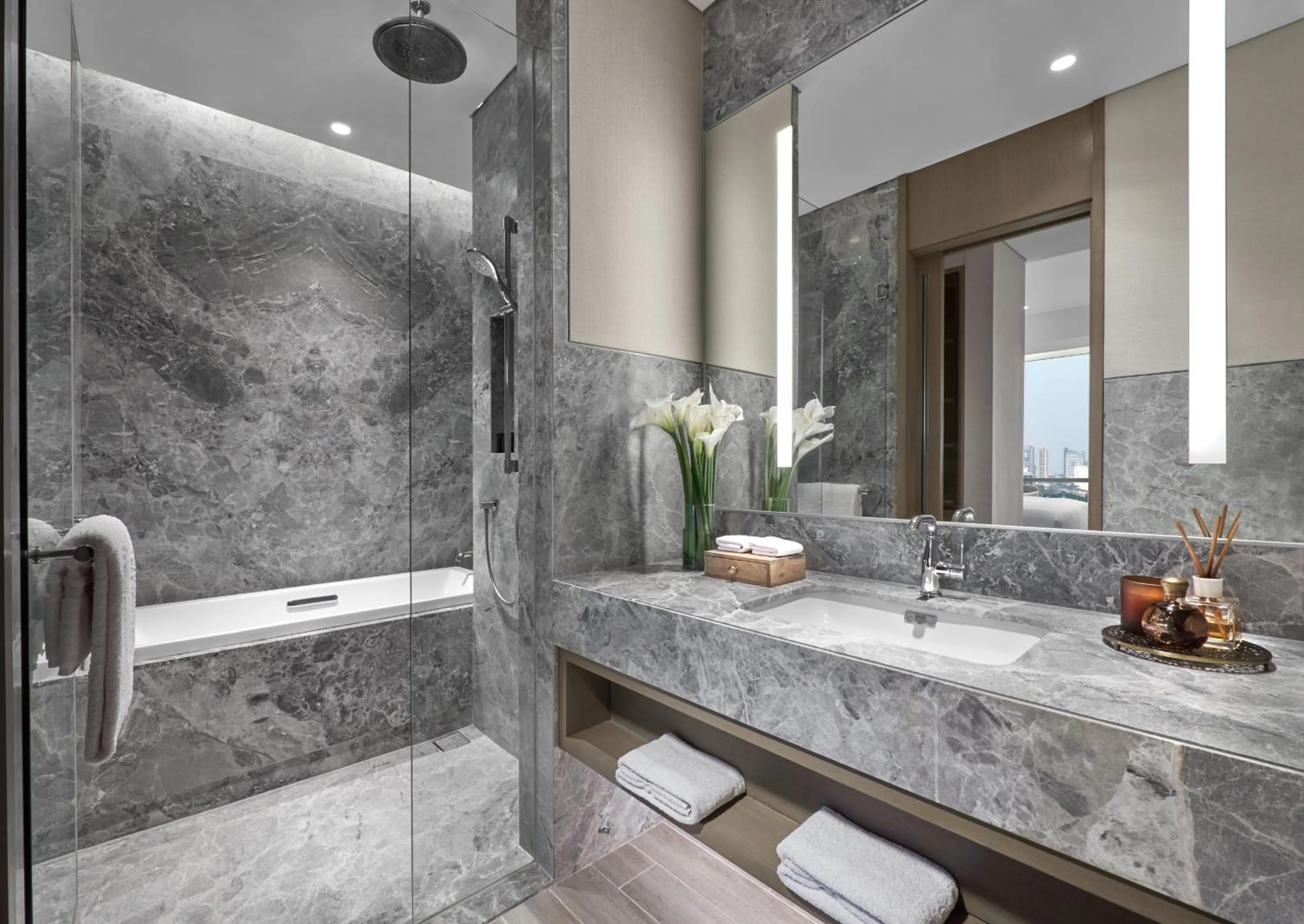 Shower in 25hours Hotel Jakarta The Oddbird