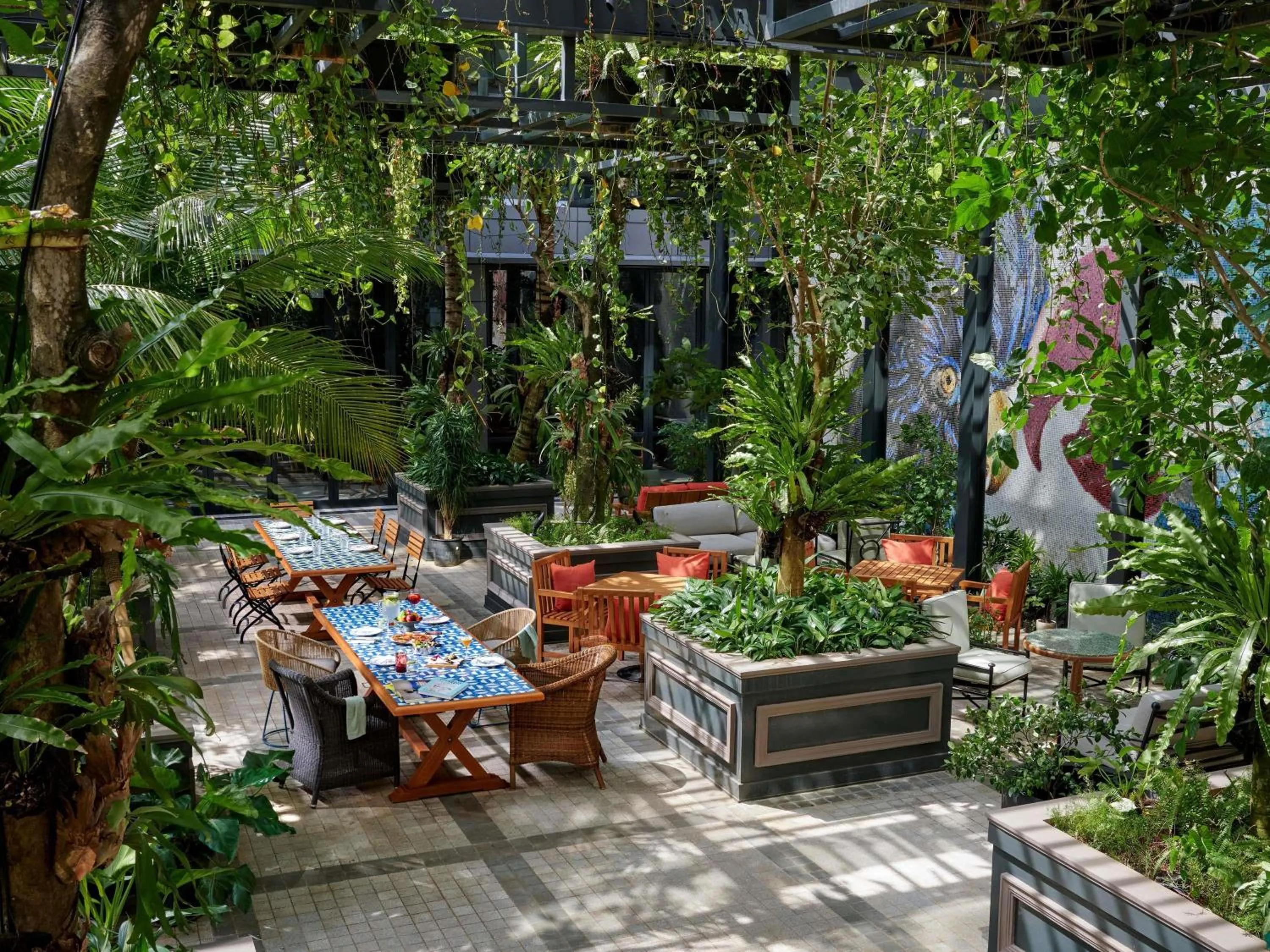 Restaurant/places to eat in 25hours Hotel Jakarta The Oddbird