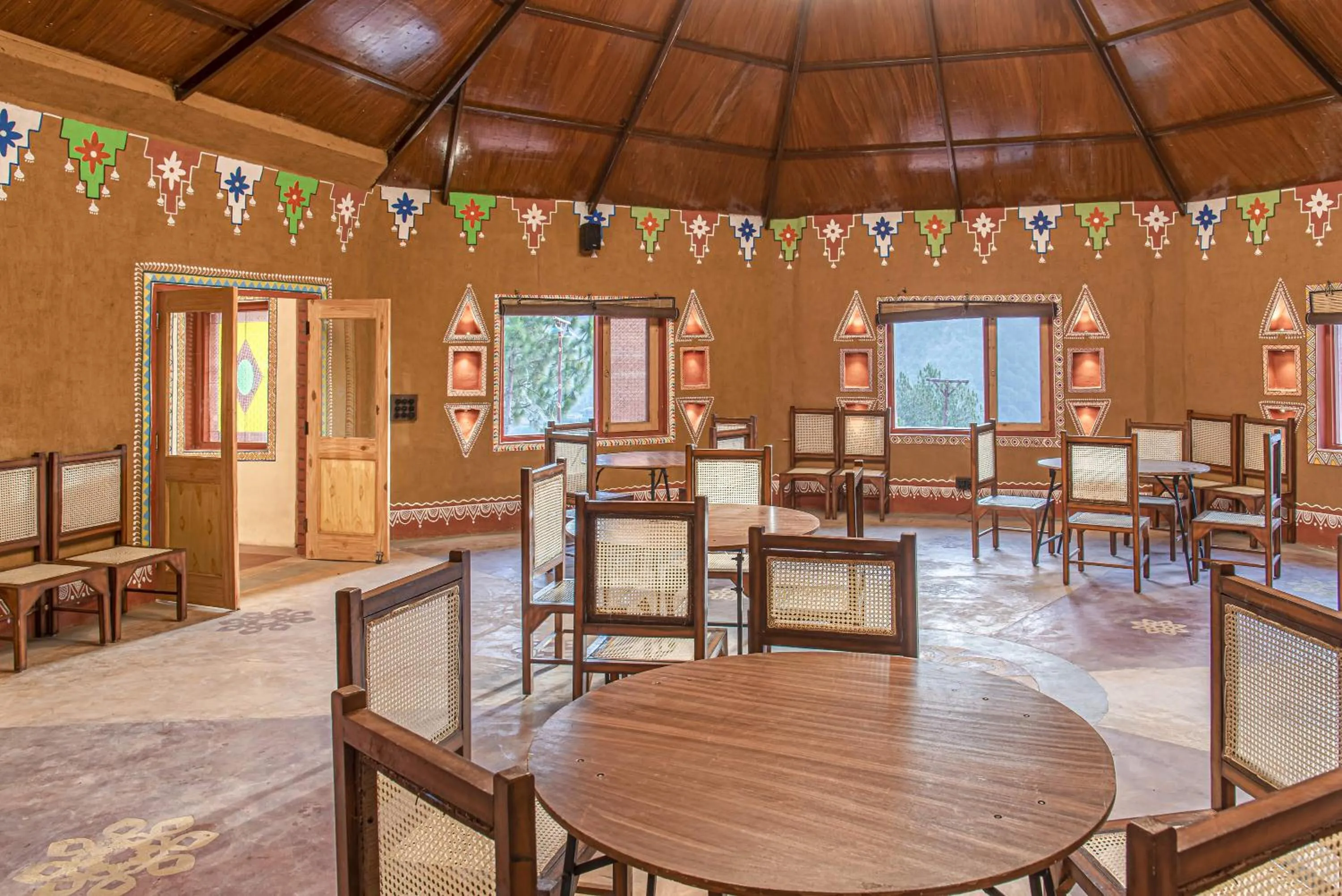 Restaurant/places to eat in A Kasauli Ggaon by Echor