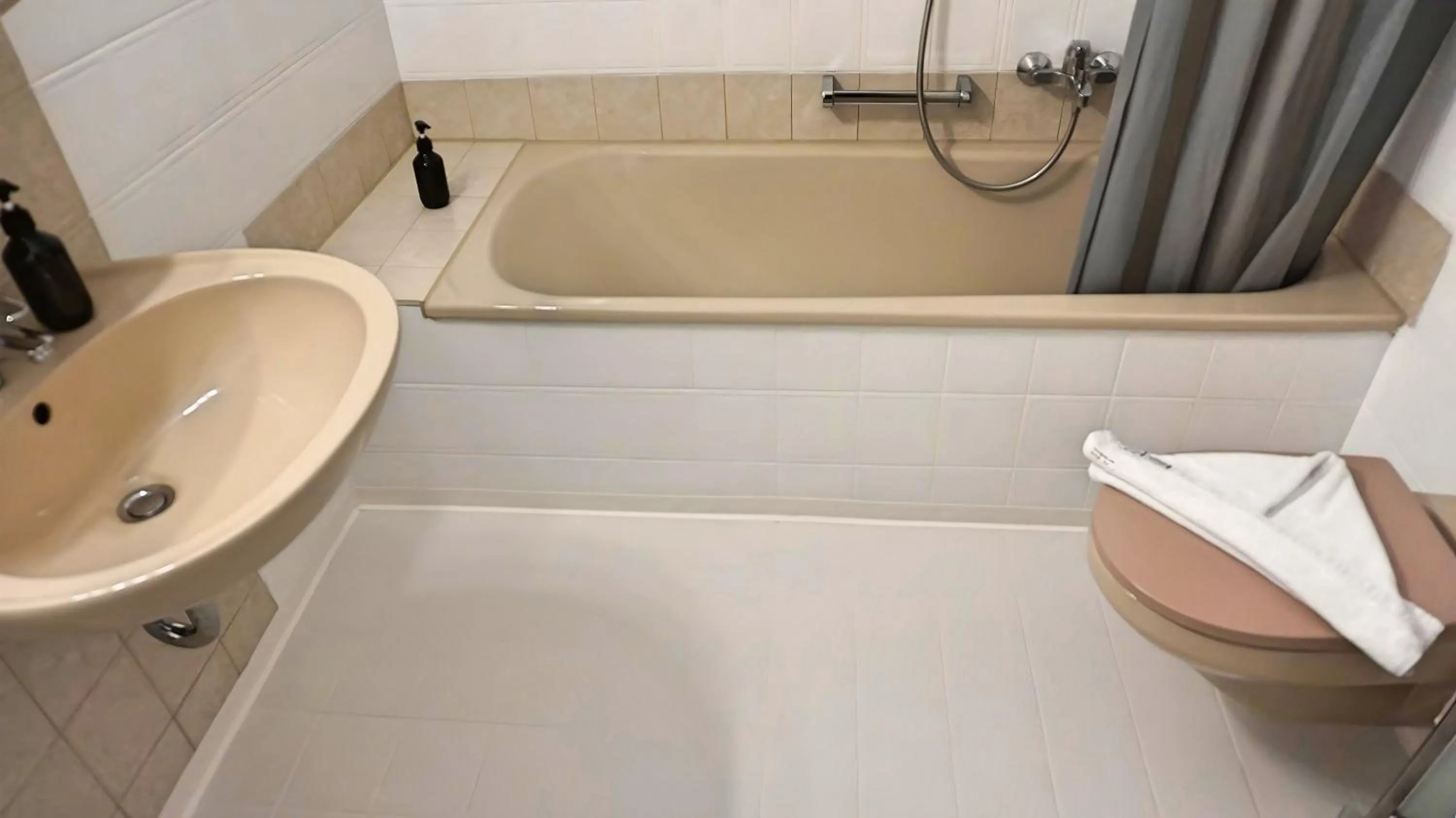 Bathroom in Hotel Schachener Hof