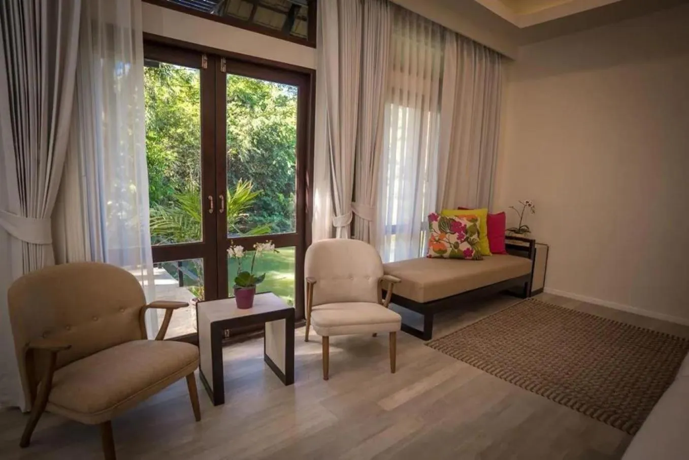 Seating area, Bed in Siamdasada Khaoyai