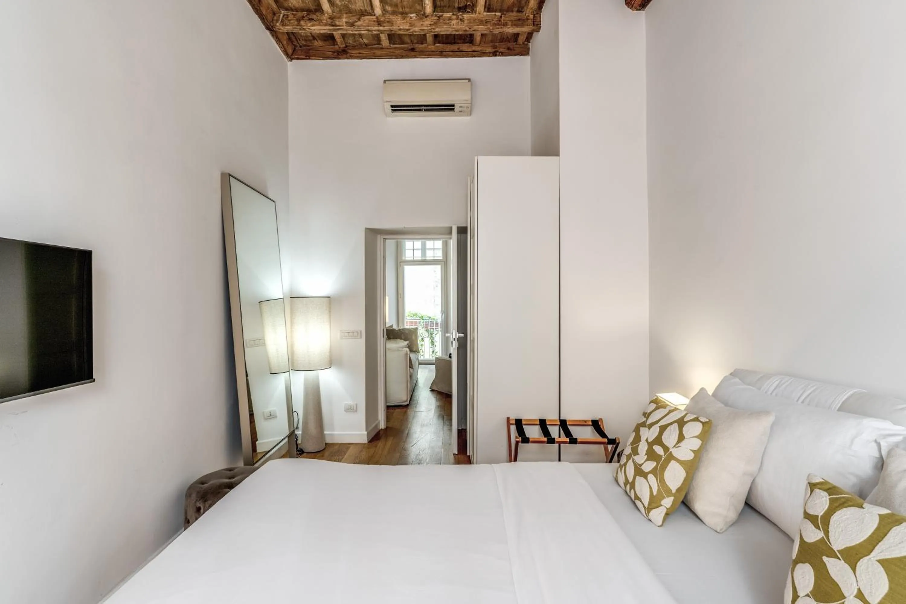 Bed in Trevi Beau Boutique Hotel