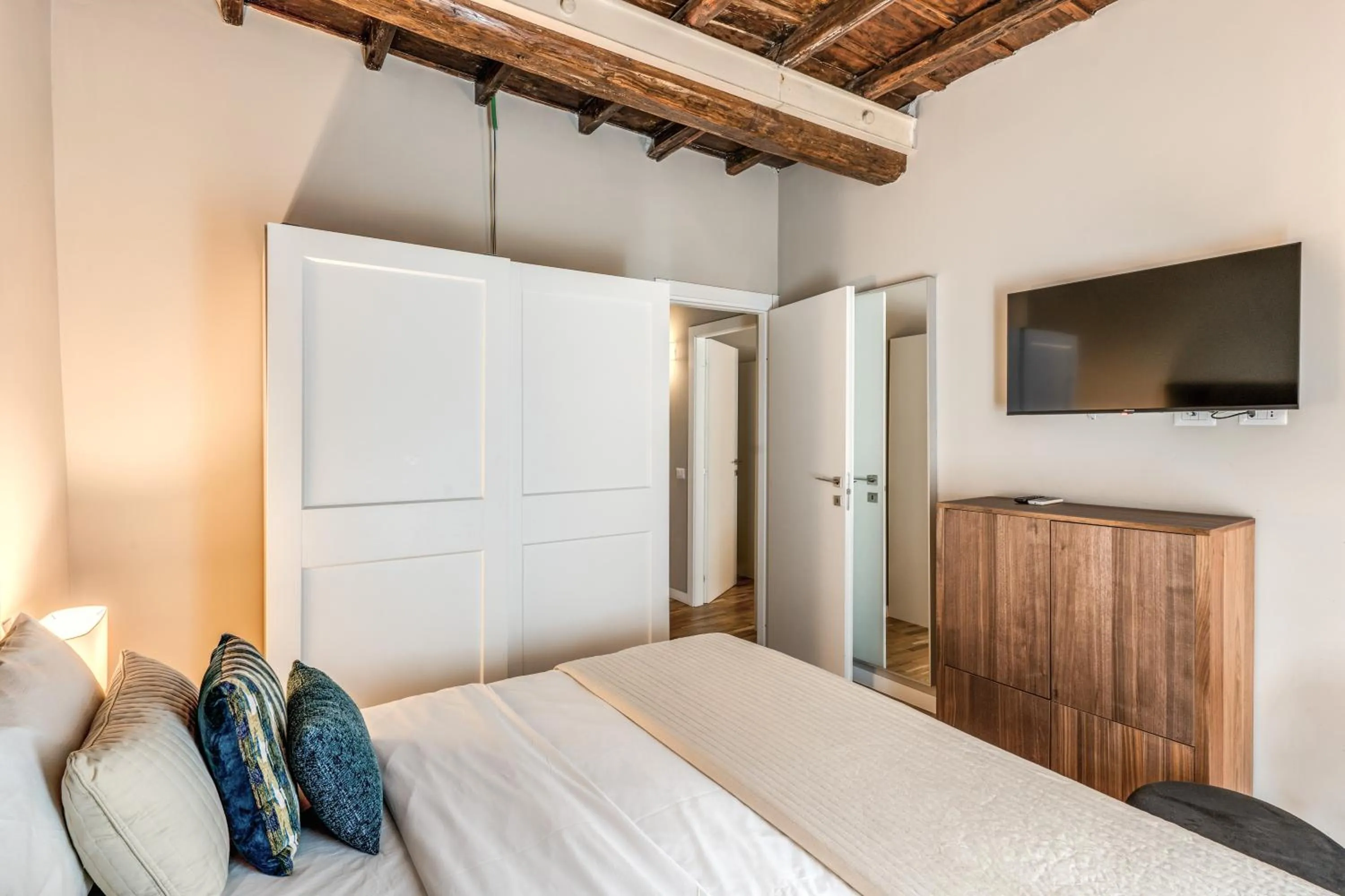 Bed in Trevi Beau Boutique Hotel