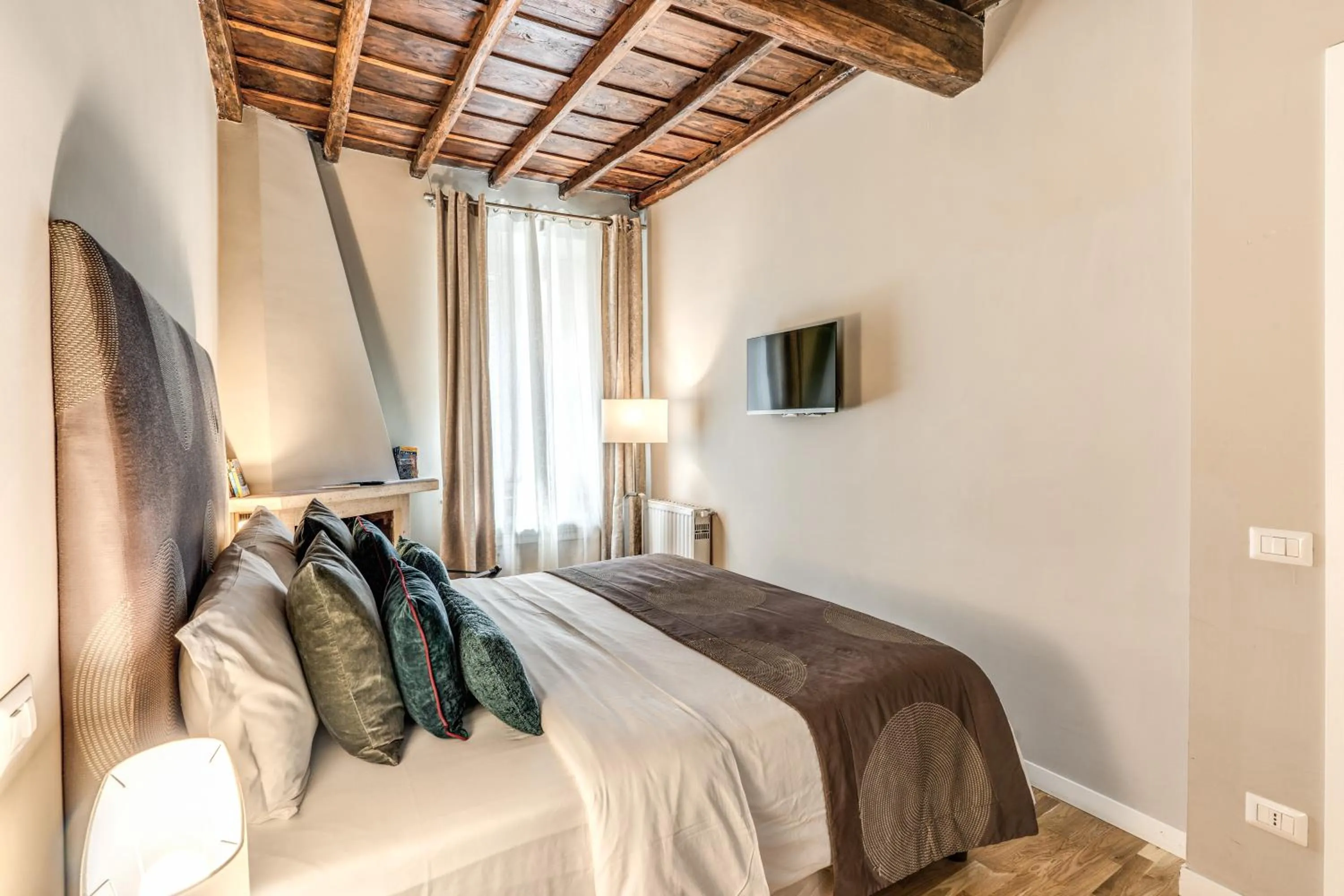 Bed in Trevi Beau Boutique Hotel