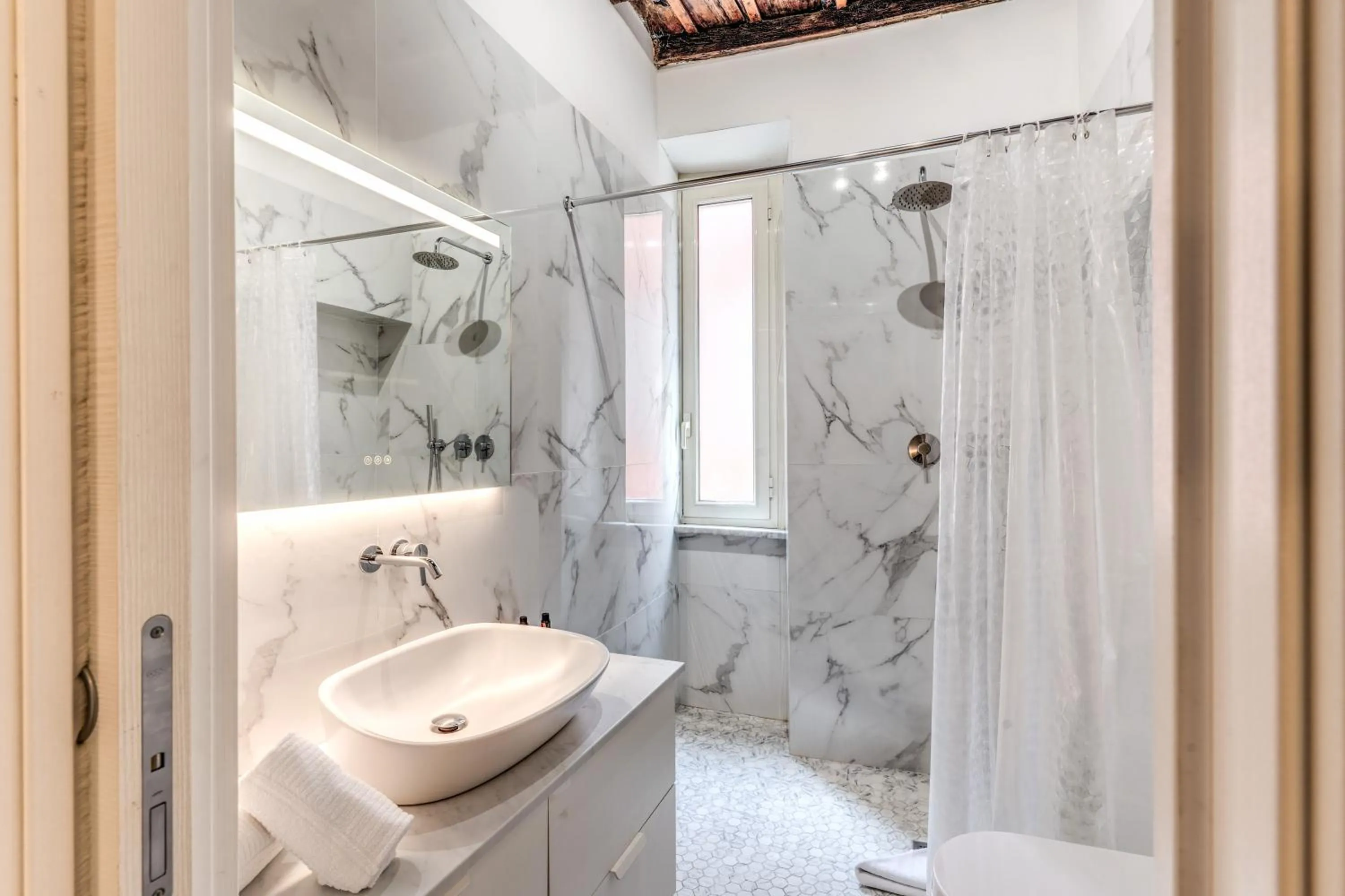 Shower in Trevi Beau Boutique Hotel