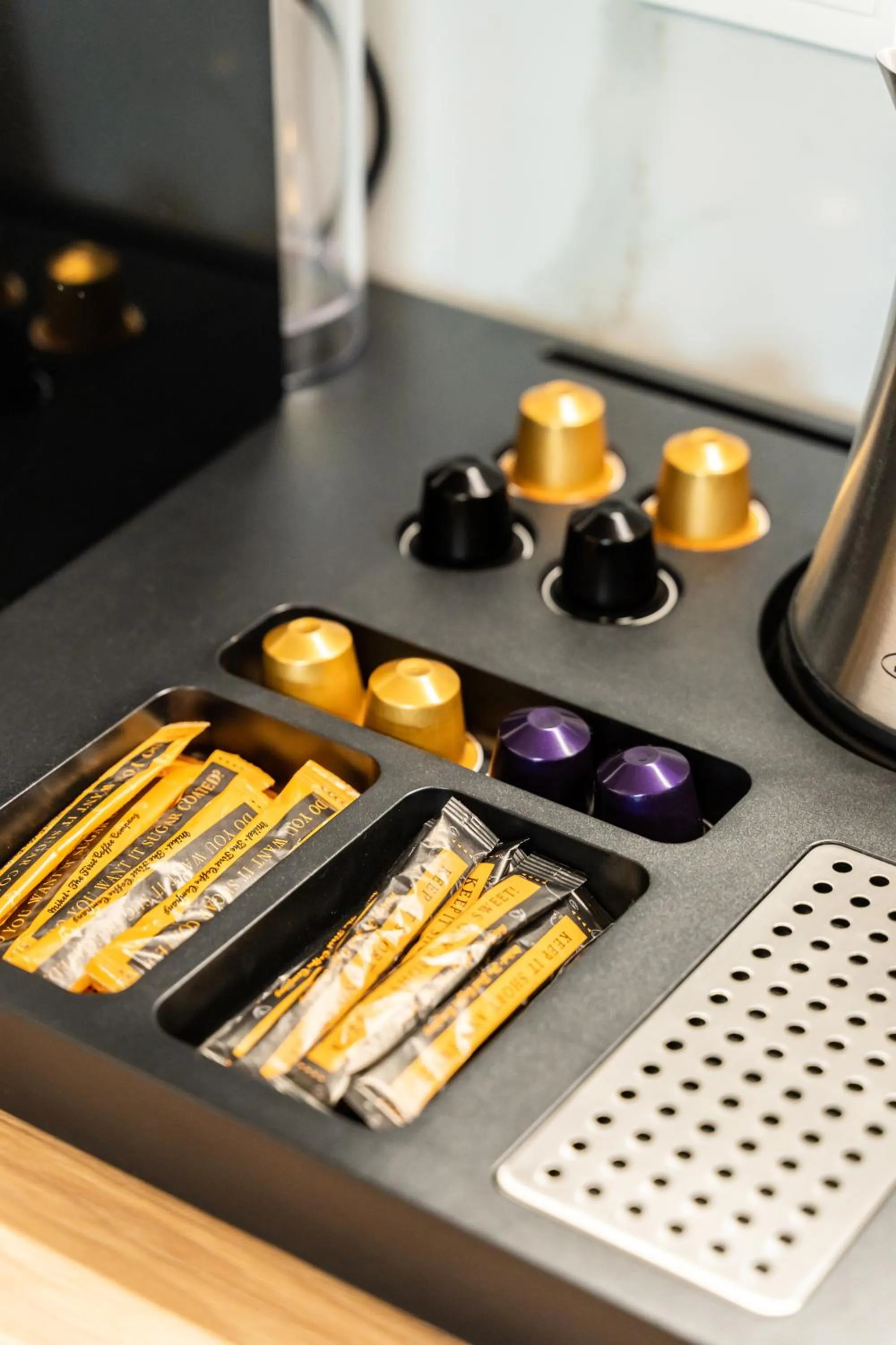 Coffee/tea facilities in Empress Luxury Residences