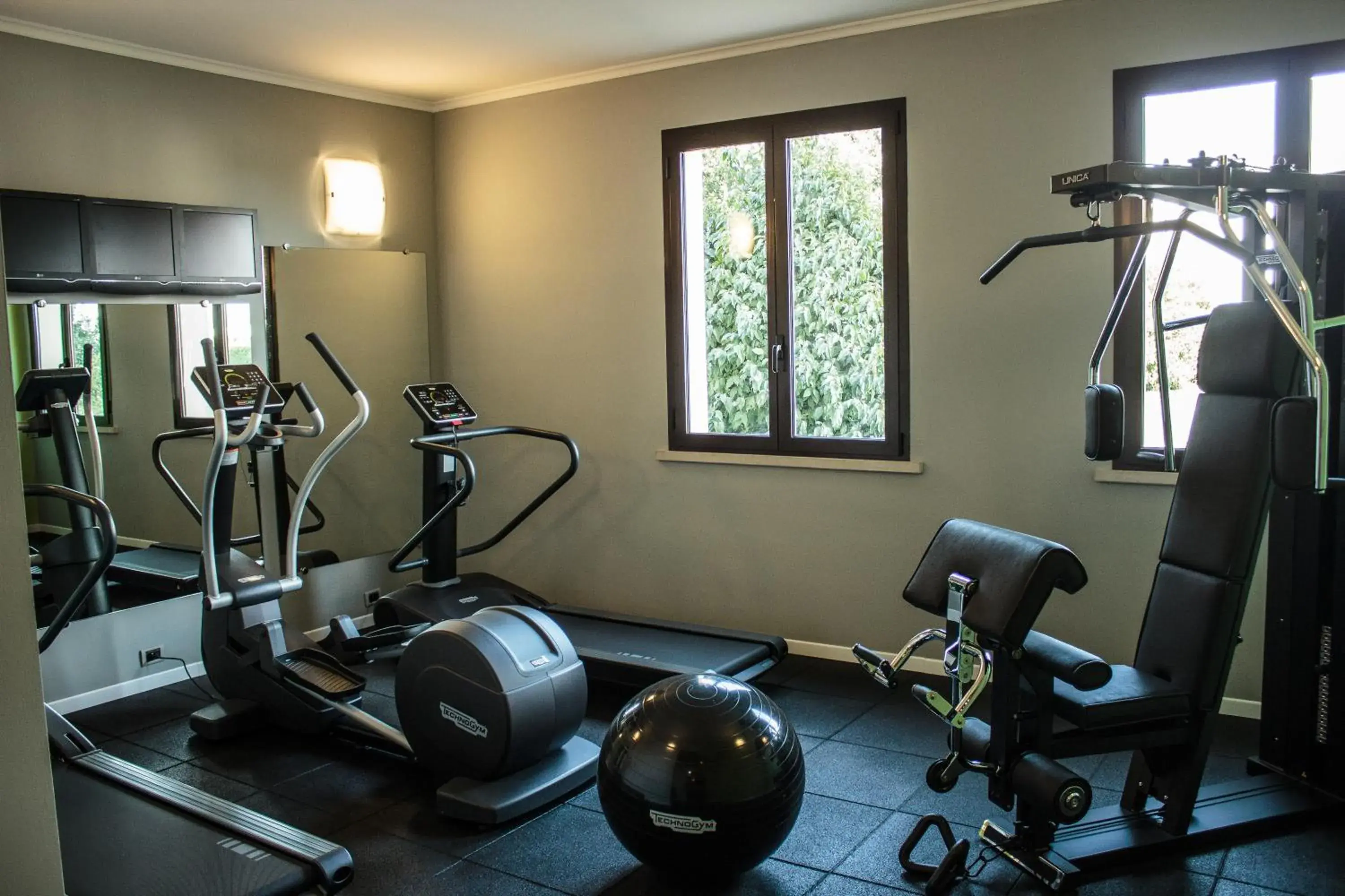 Fitness centre/facilities in UNA HOTELS Occhiobello Fitness centre/facilities in UNA HOTELS Occhiobello