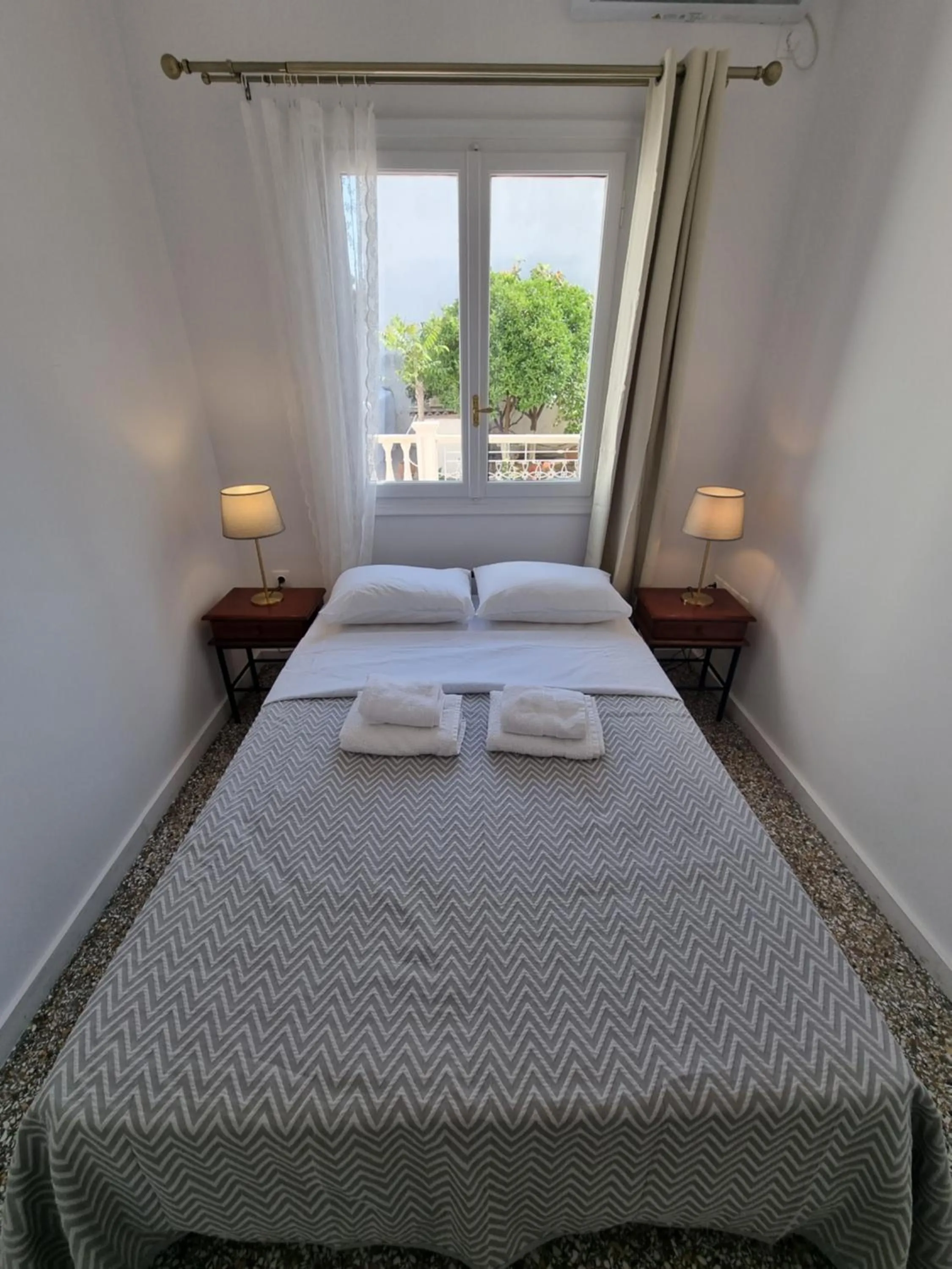 Bed in Hall Apartments & Rooms - by Avelink