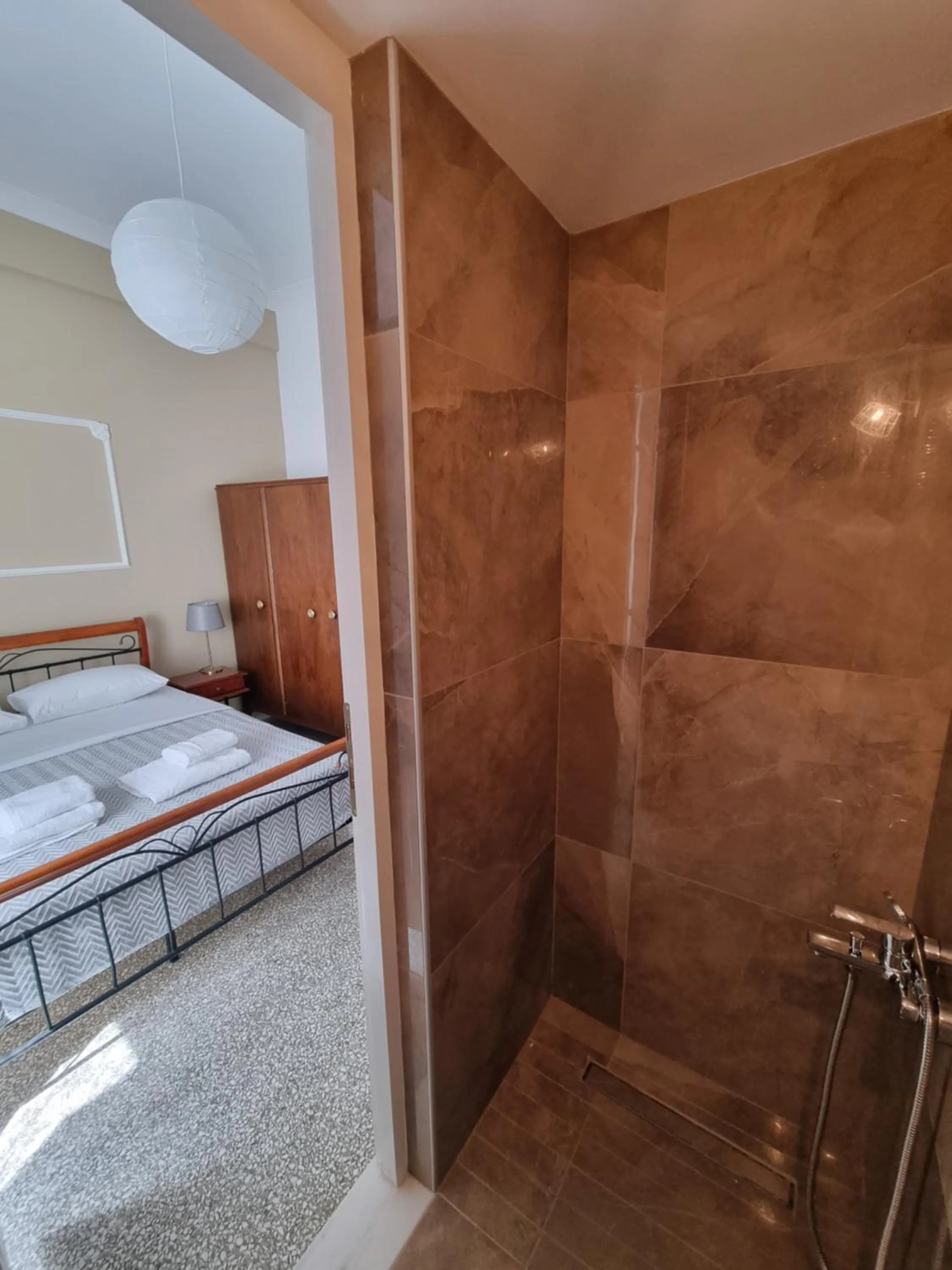 Bed in Hall Apartments & Rooms - by Avelink