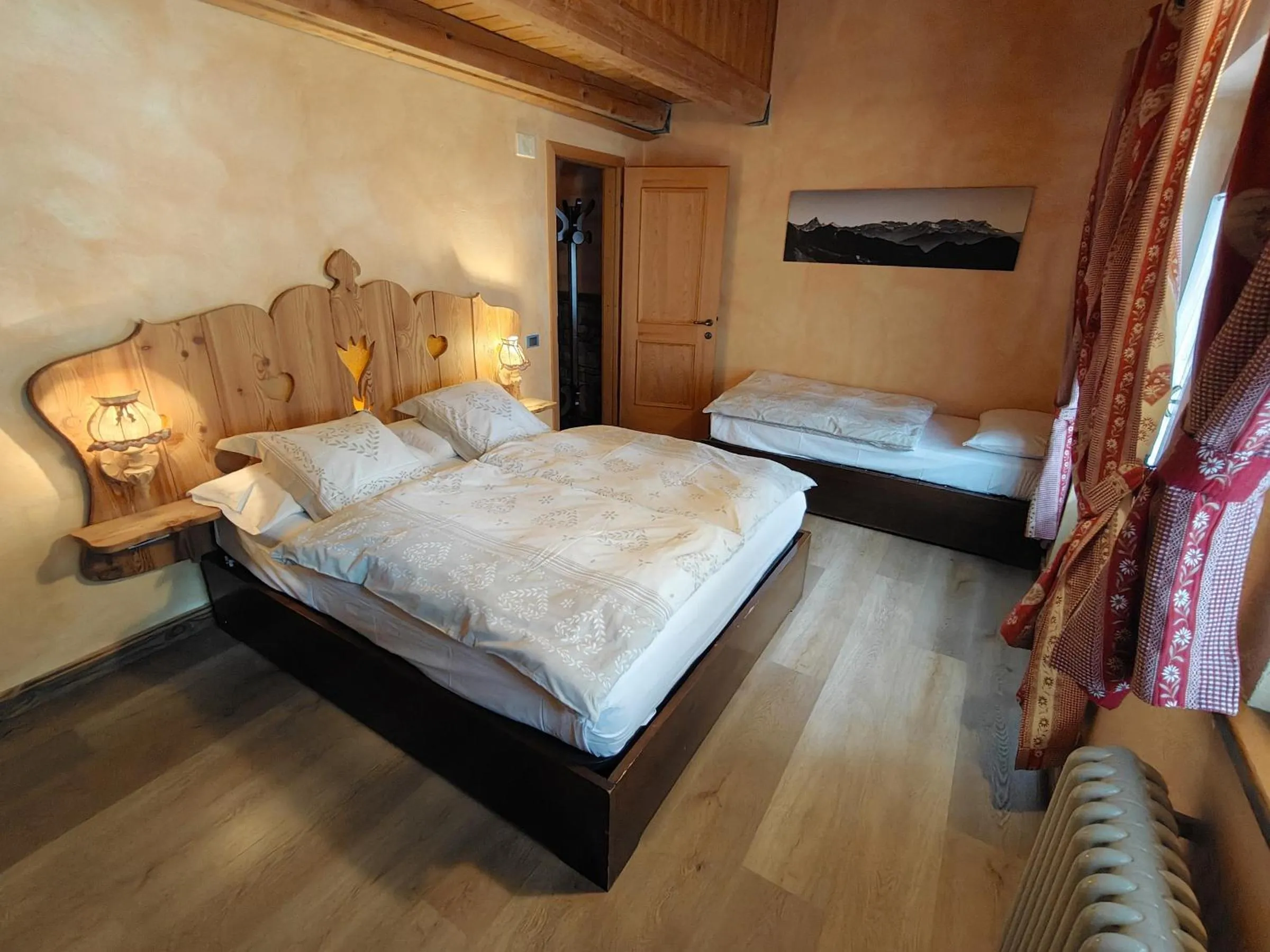 Photo of the whole room, Bed in Residence Ruetoreif
