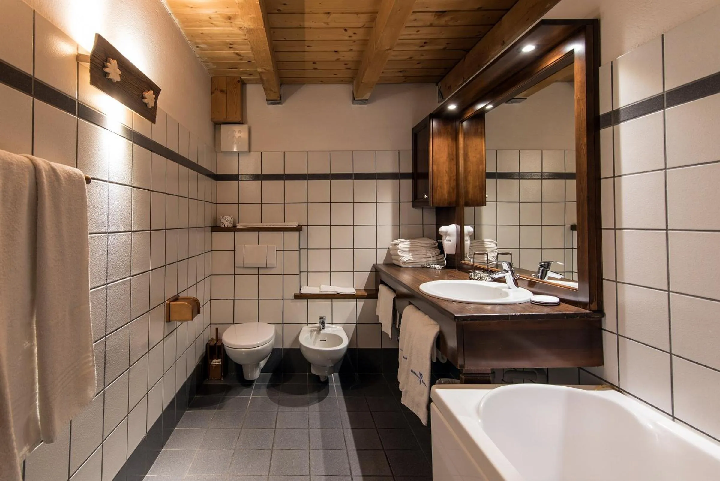 Toilet in Residence Ruetoreif