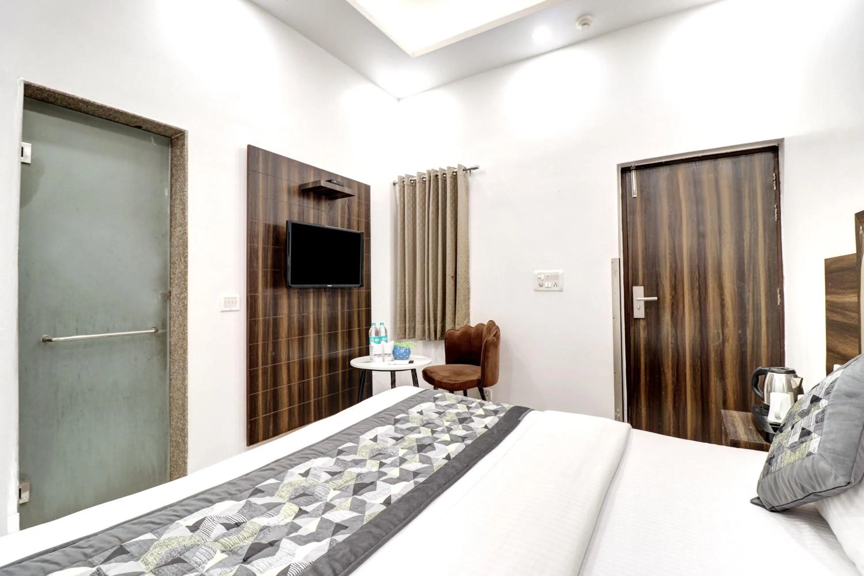 Bed in Hotel Emporio Dx - New Delhi Railway Station - Paharganj