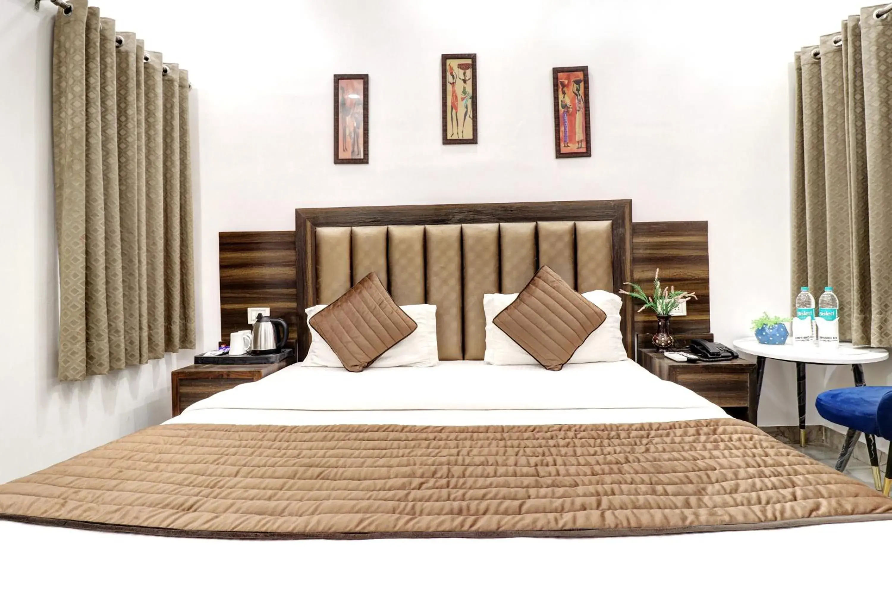 Bed in Hotel Emporio Dx - New Delhi Railway Station - Paharganj Bed in Hotel Emporio Dx - New Delhi Railway Station - Paharganj