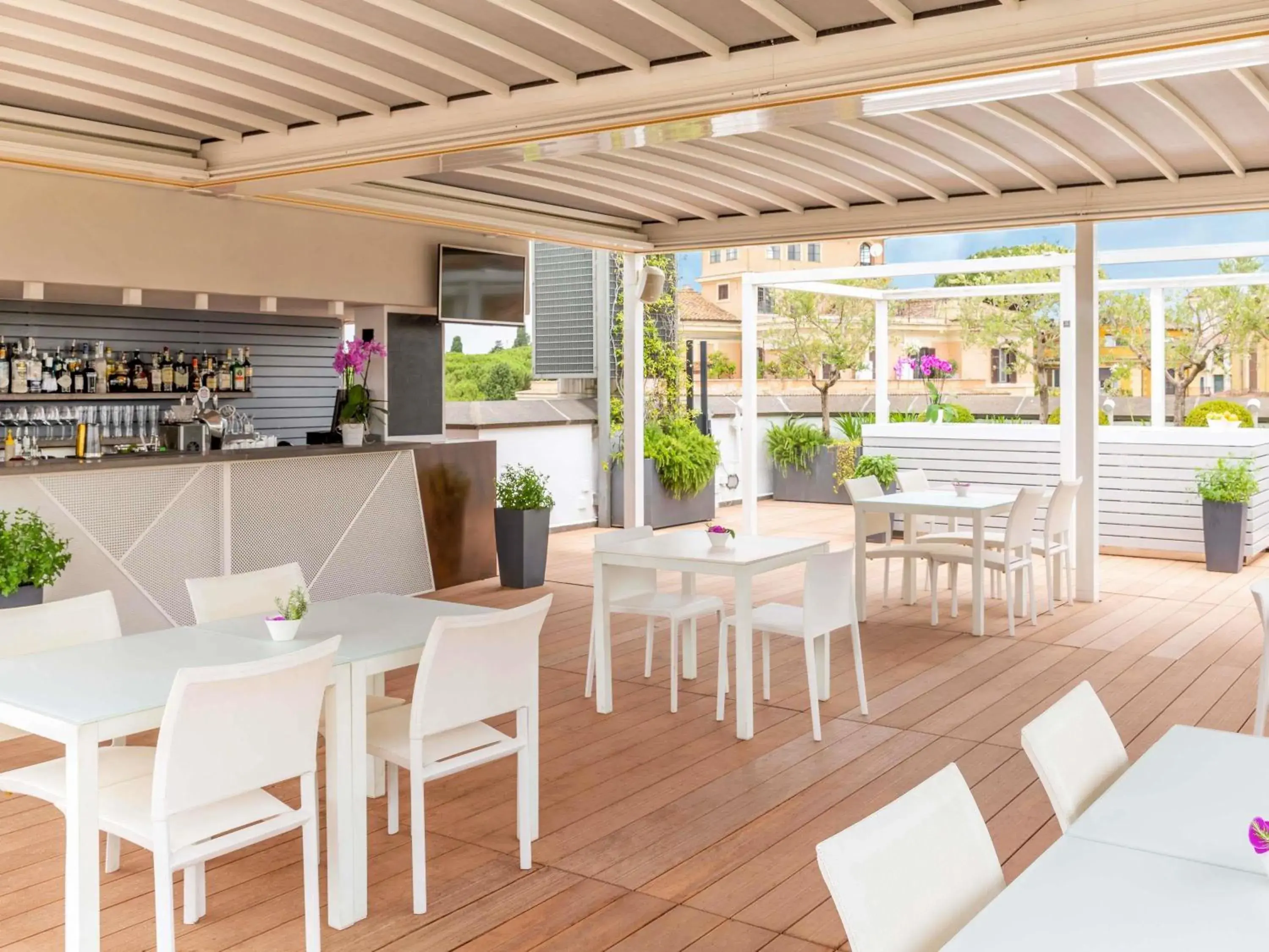 Lounge or bar in Mercure Roma Centro Colosseo Lounge or bar in Mercure Roma Centro Colosseo