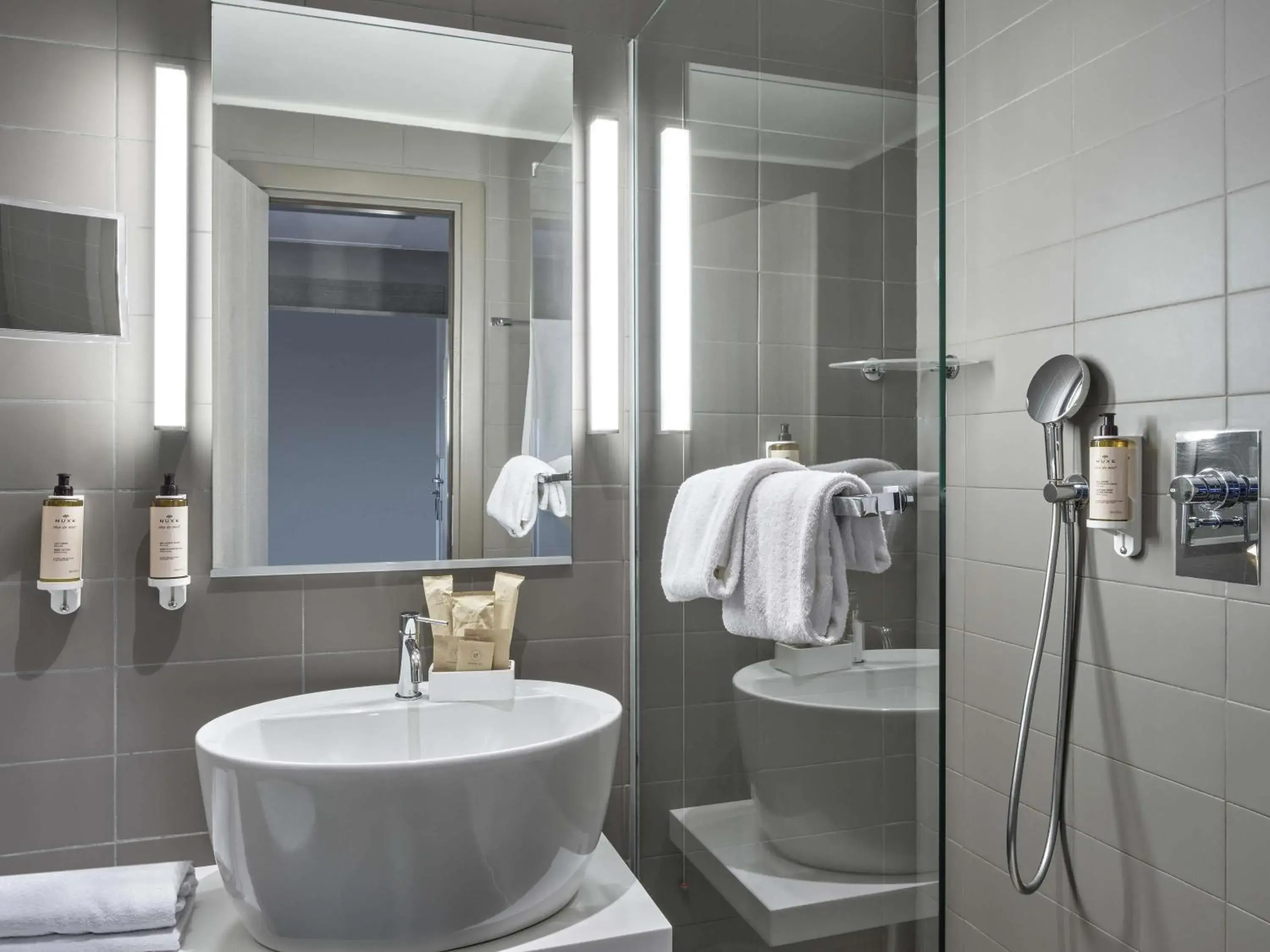 Privilege Double Room with Sofa Bed - single occupancy in Mercure Roma Centro Colosseo Privilege Double Room with Sofa Bed - single occupancy in Mercure Roma Centro Colosseo