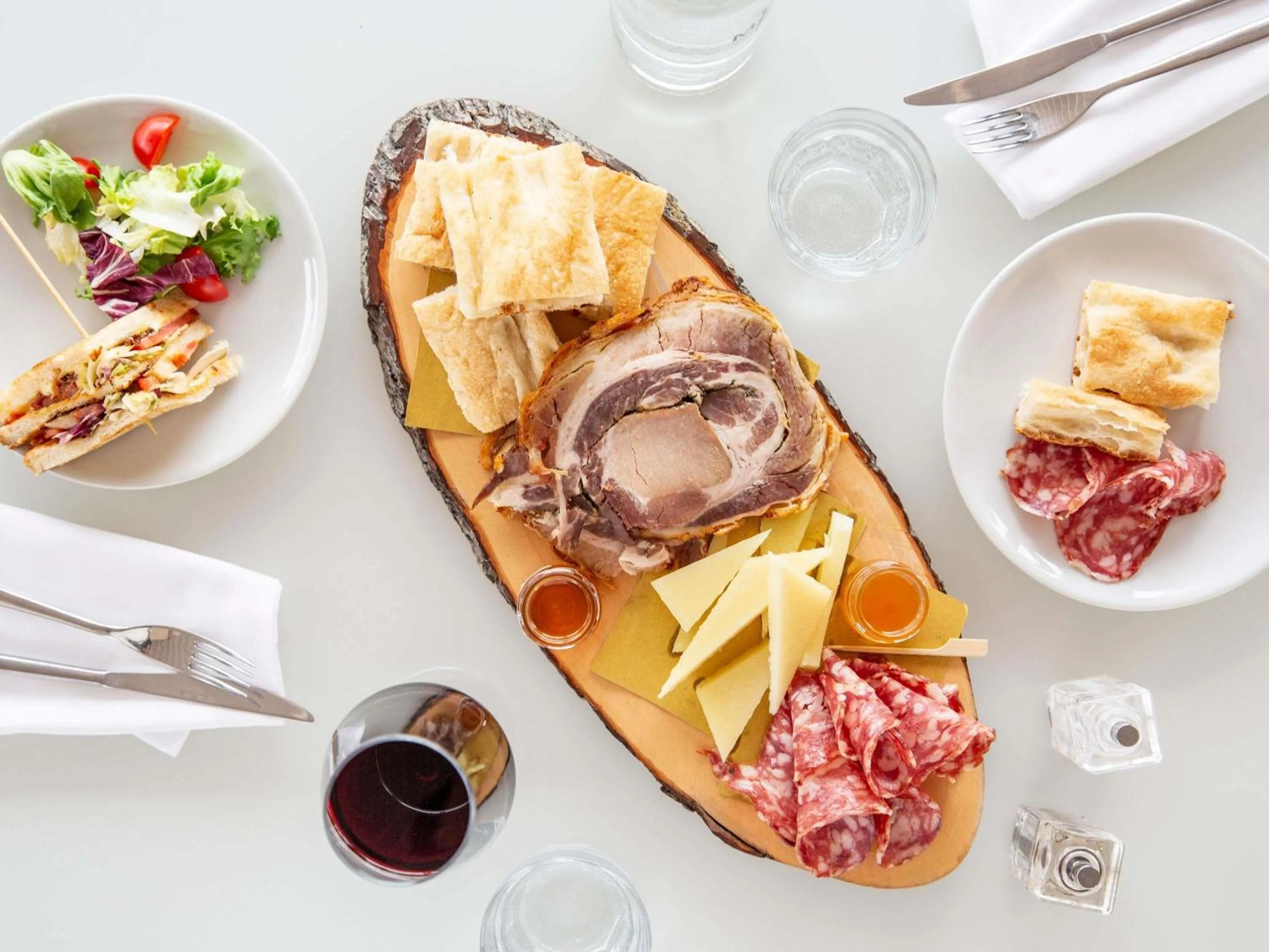 Lounge or bar in Mercure Roma Centro Colosseo