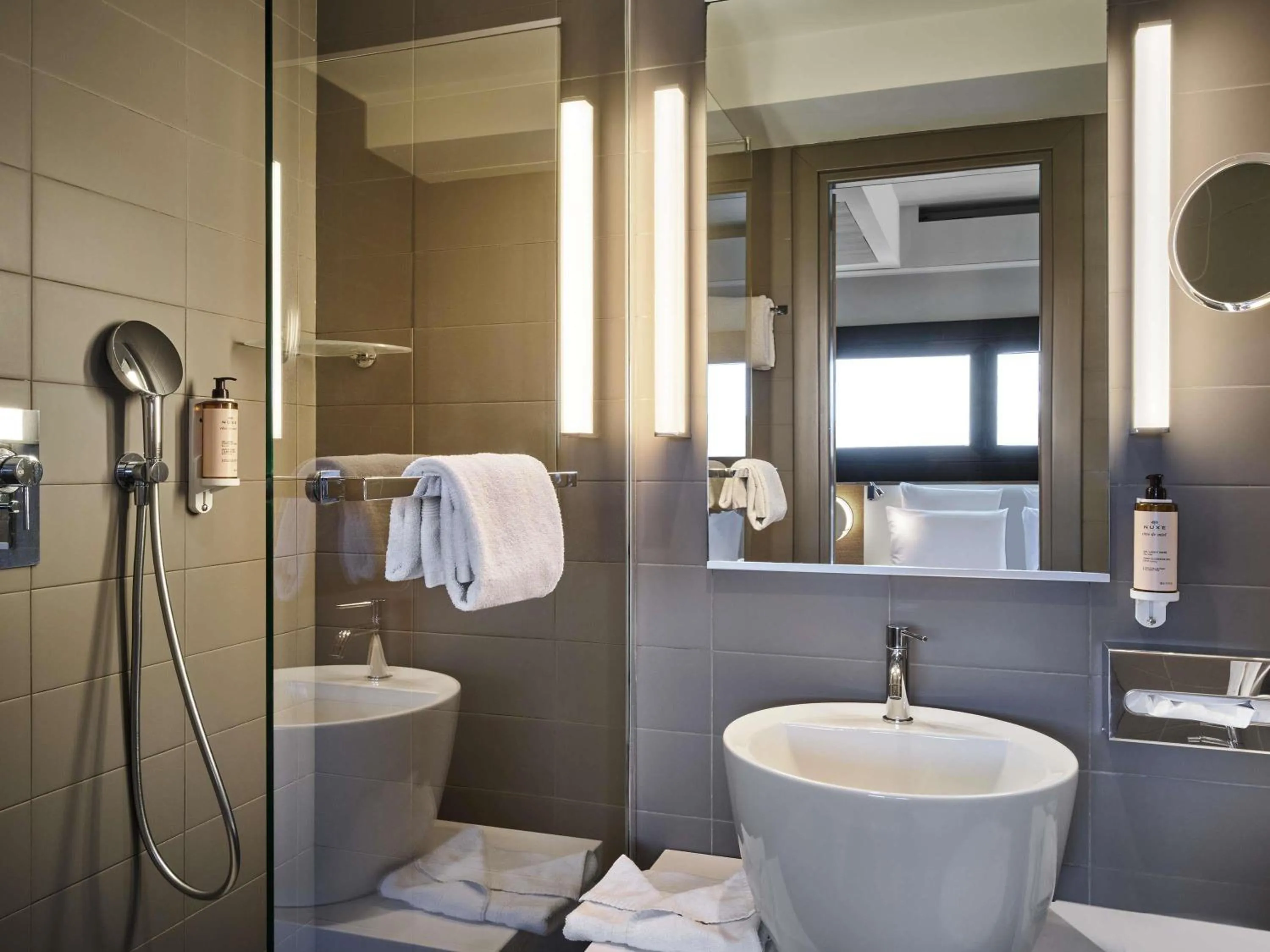 Bedroom in Mercure Roma Centro Colosseo