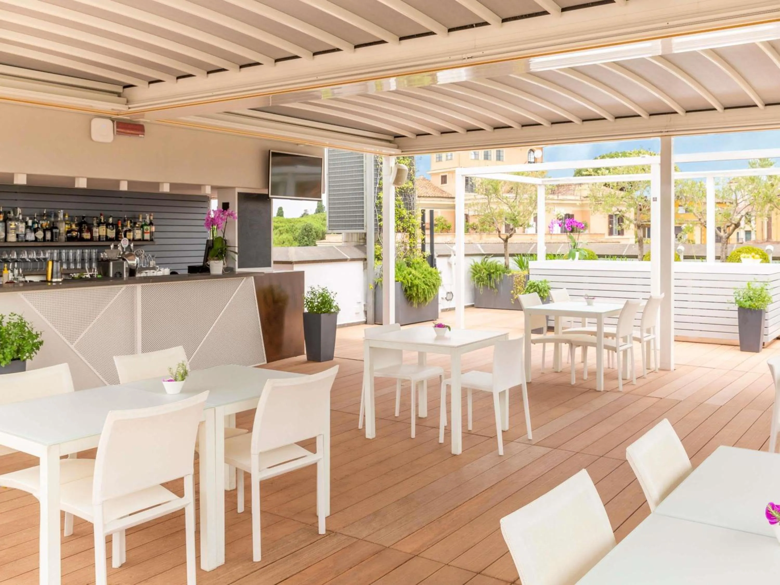 Lounge or bar in Mercure Roma Centro Colosseo