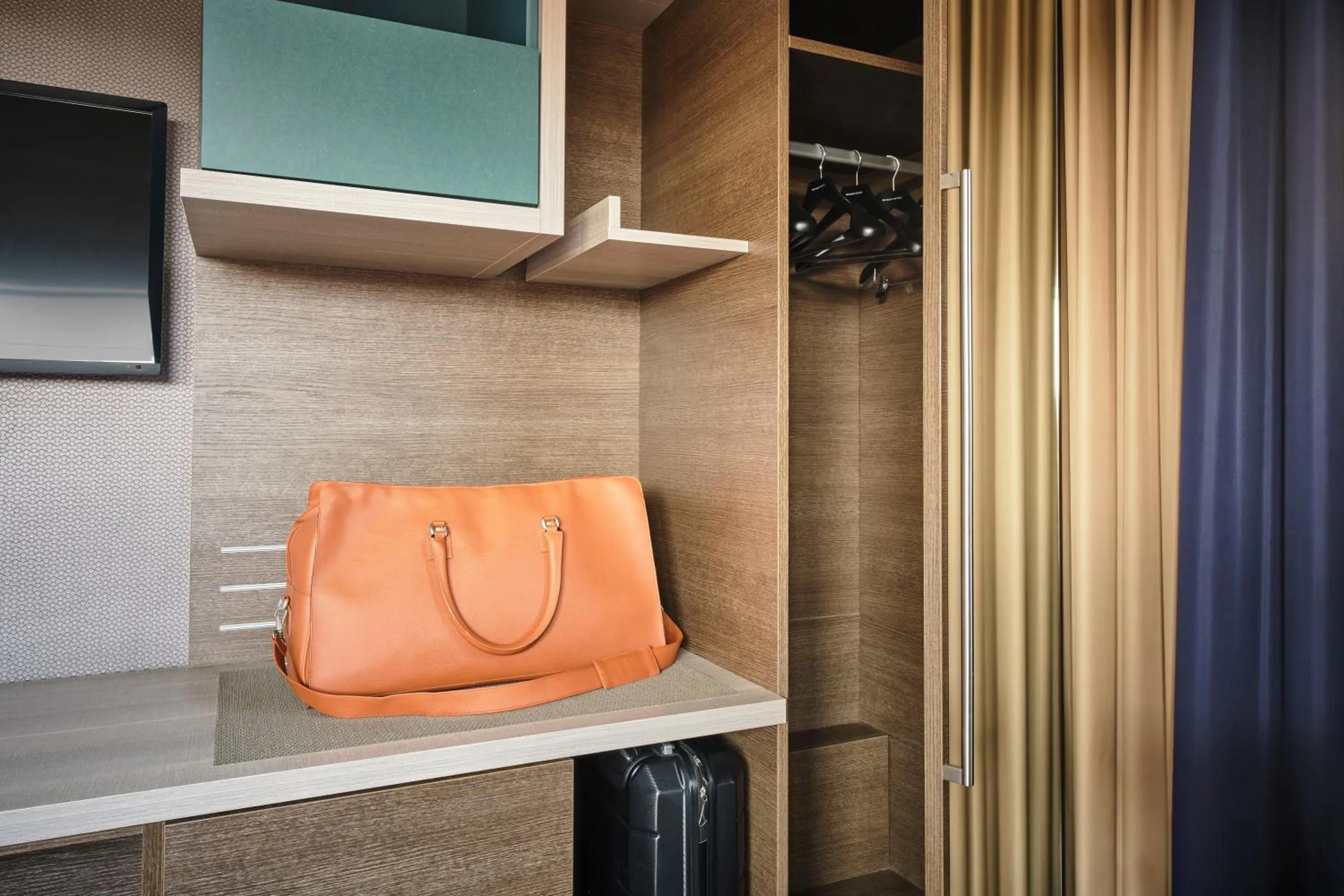 Bedroom in Mercure Roma Centro Colosseo