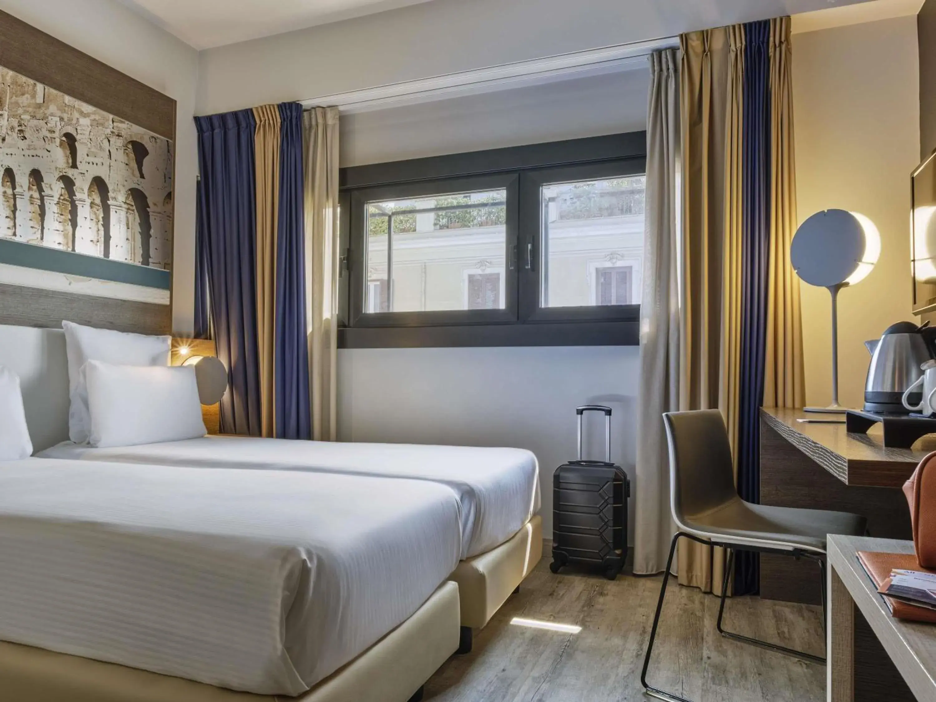 Bedroom, Bed in Mercure Roma Centro Colosseo Bedroom, Bed in Mercure Roma Centro Colosseo