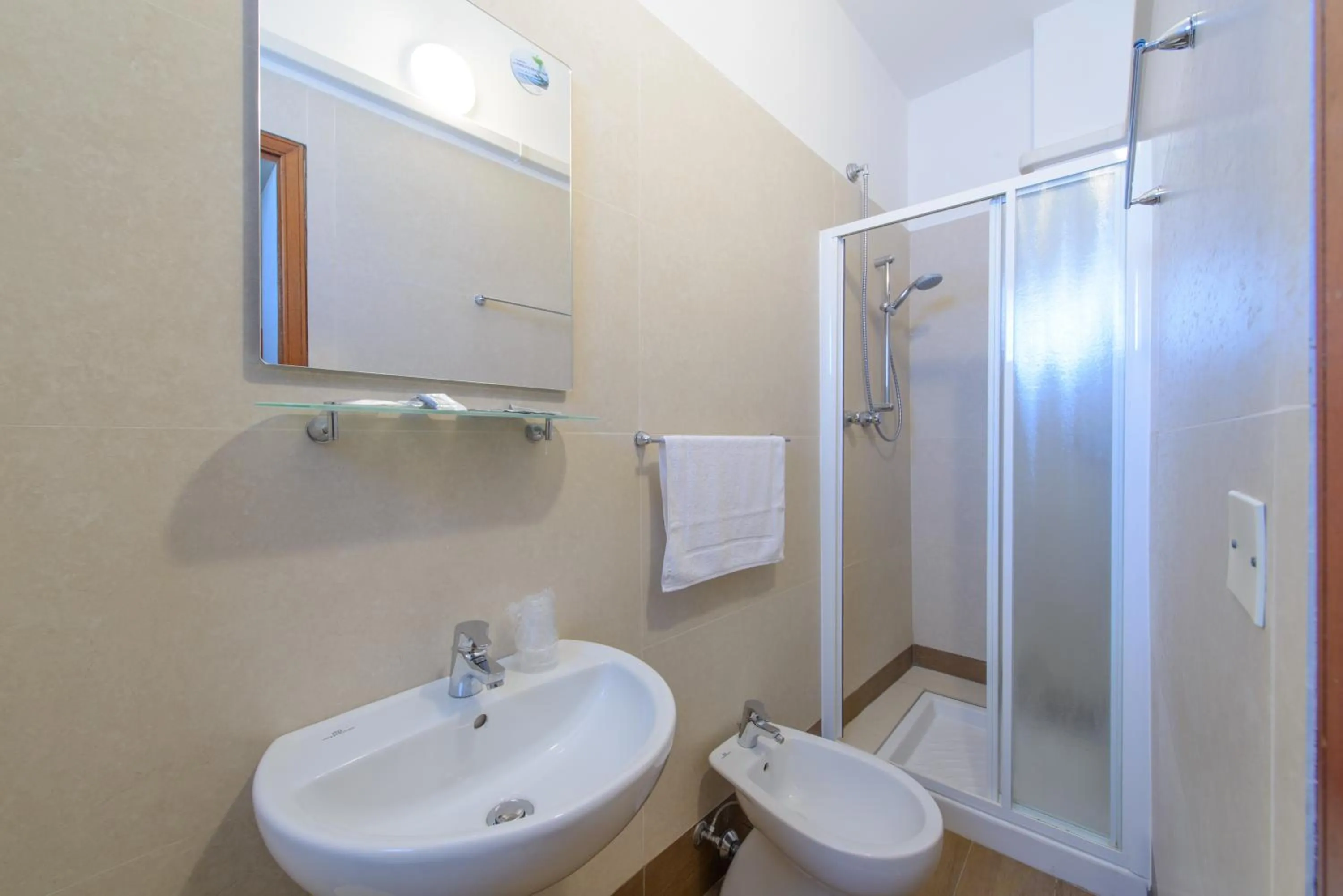 Shower in Hotel Sirena