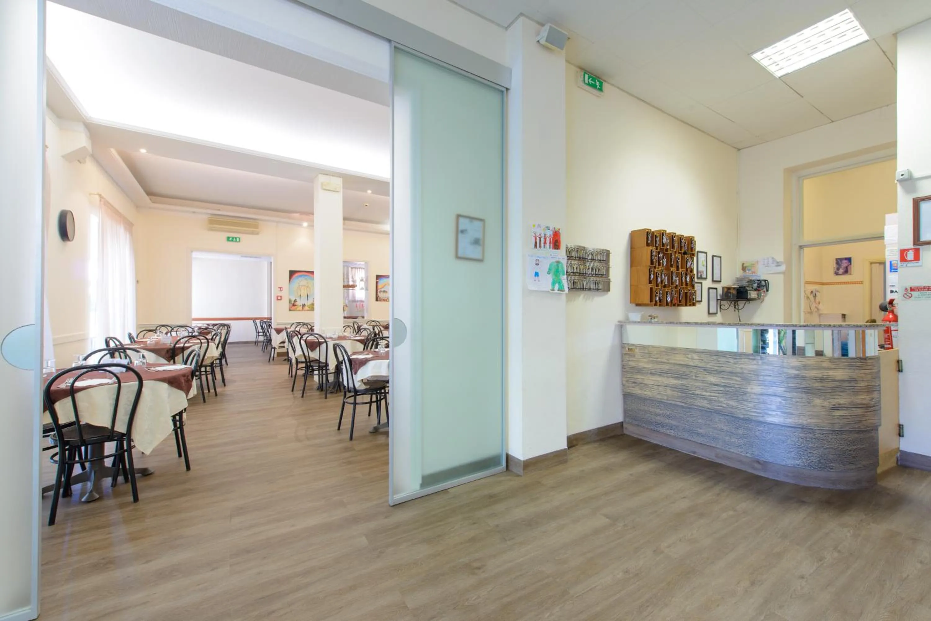 Restaurant/places to eat in Hotel Sirena