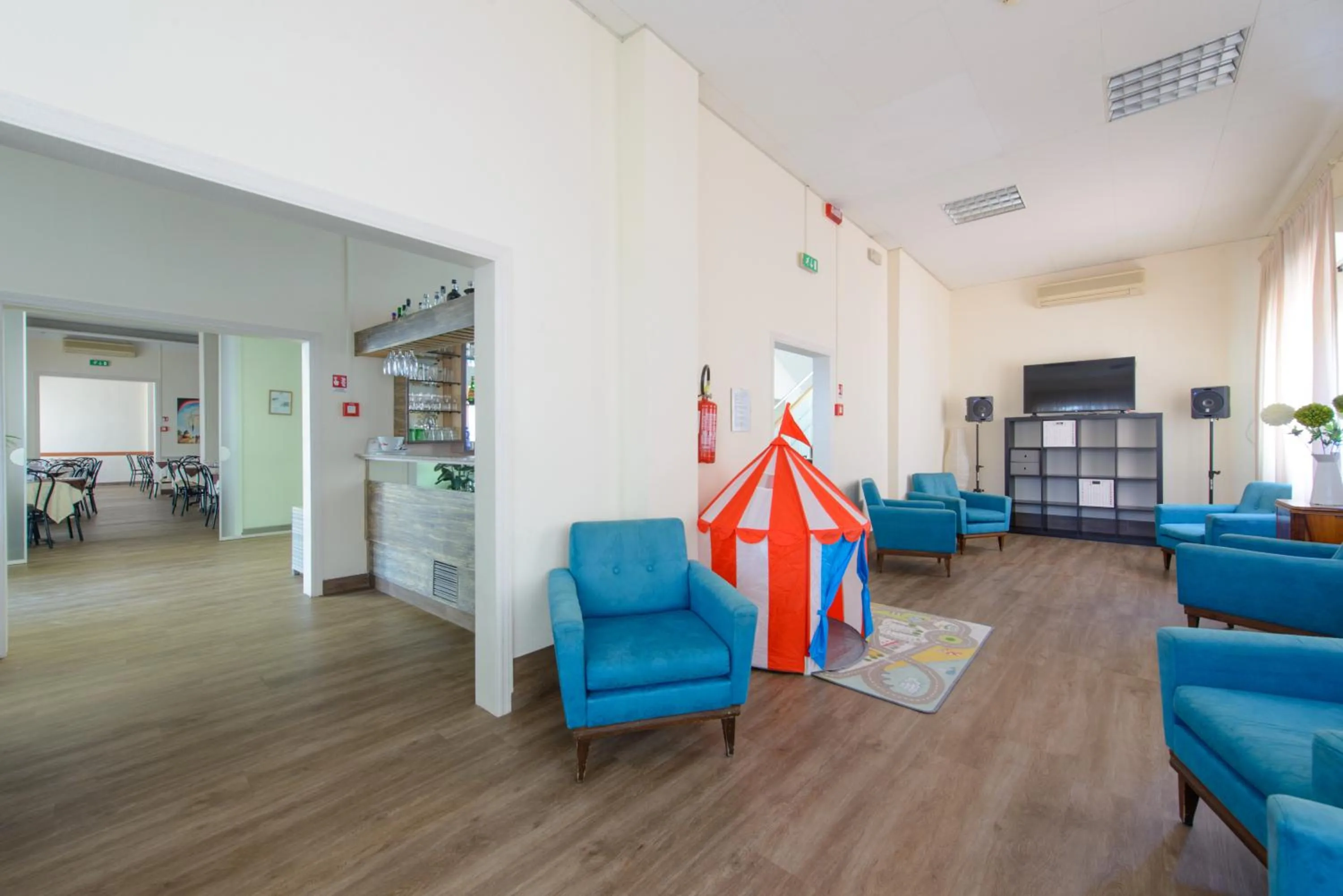 Communal lounge/ TV room in Hotel Sirena