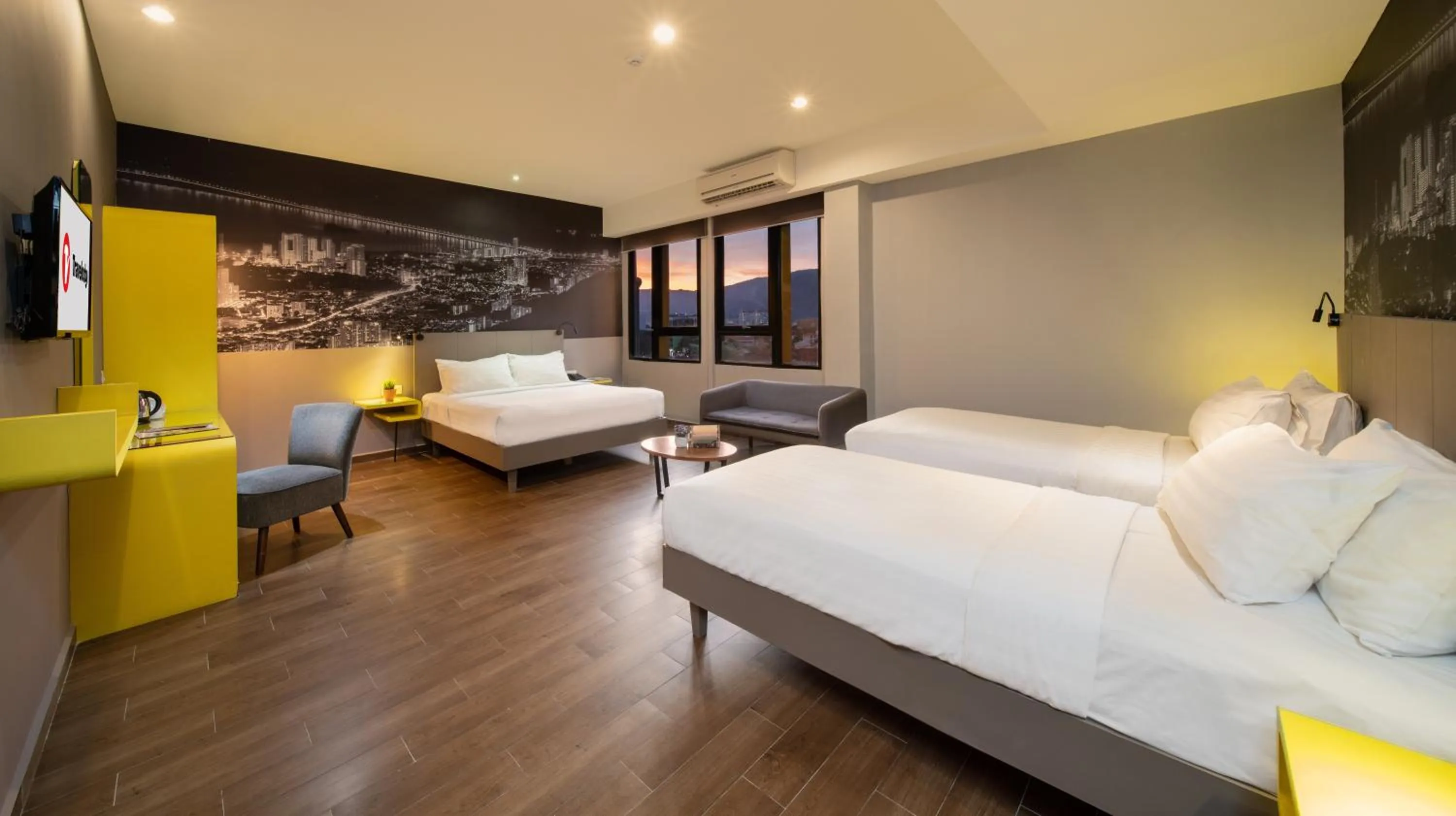 Bedroom, Bed in Travelodge Georgetown, Penang