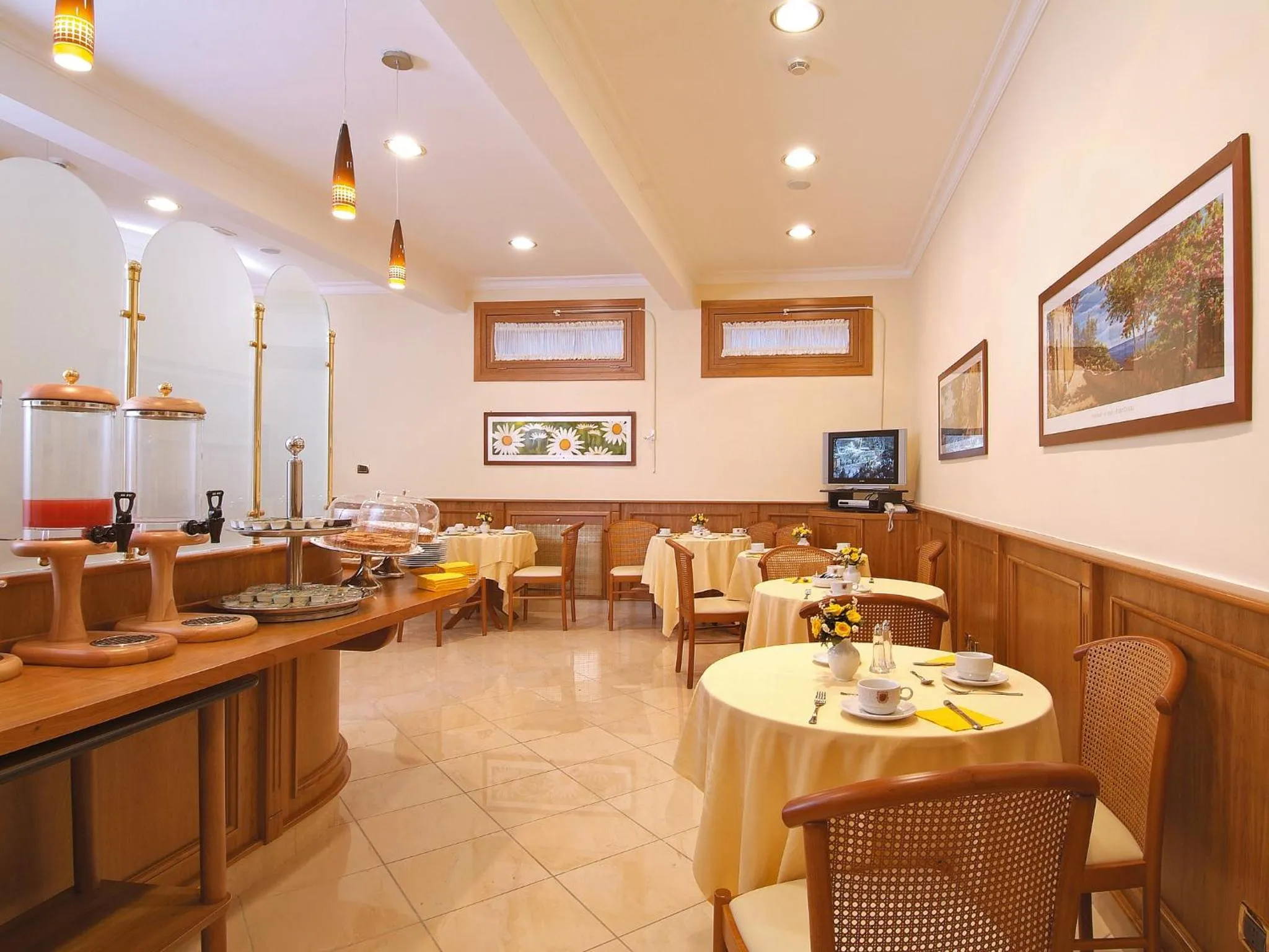 Restaurant/places to eat in Buono Hotel