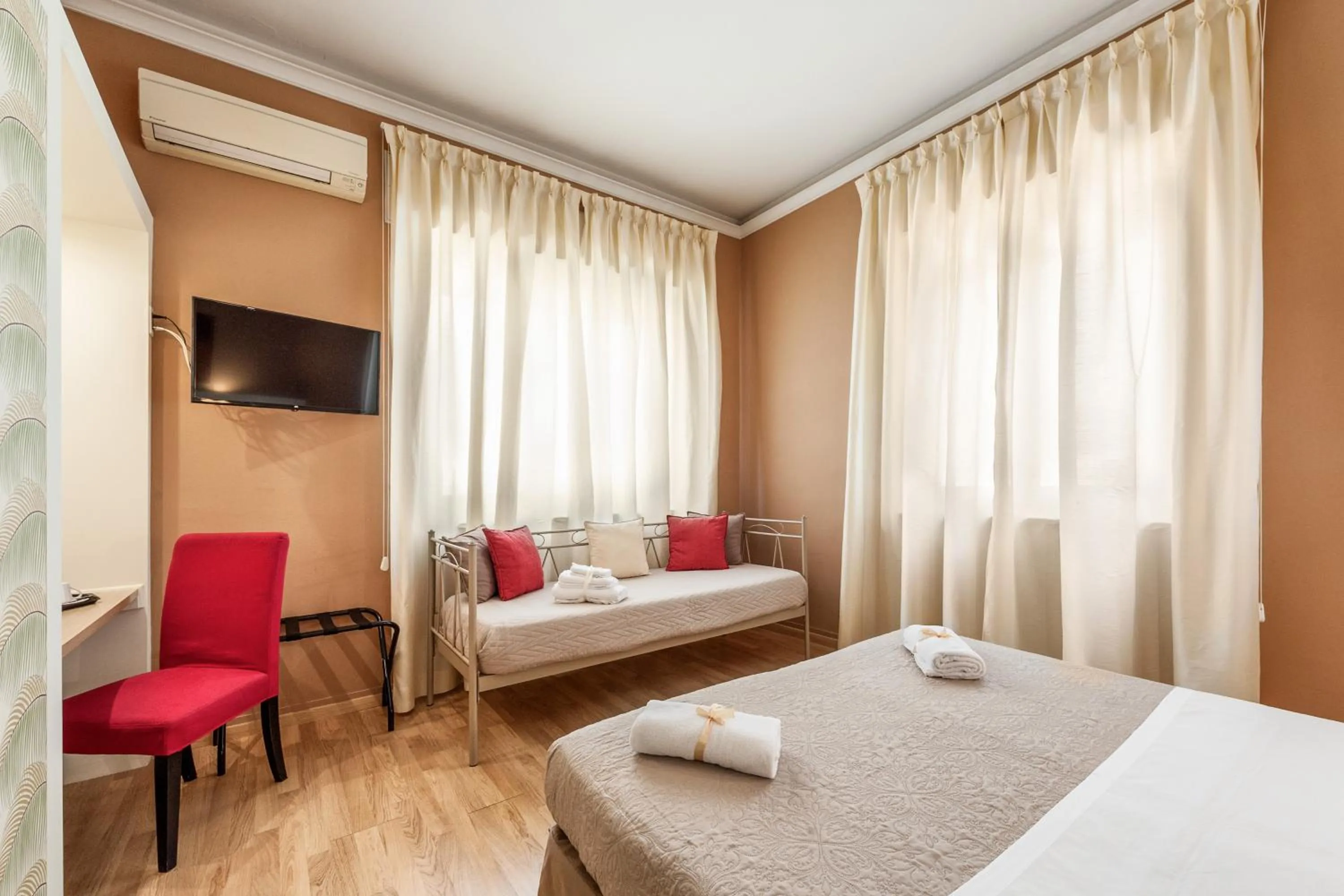 Bedroom, Bed in Lucca In Villa Elisa & Gentucca