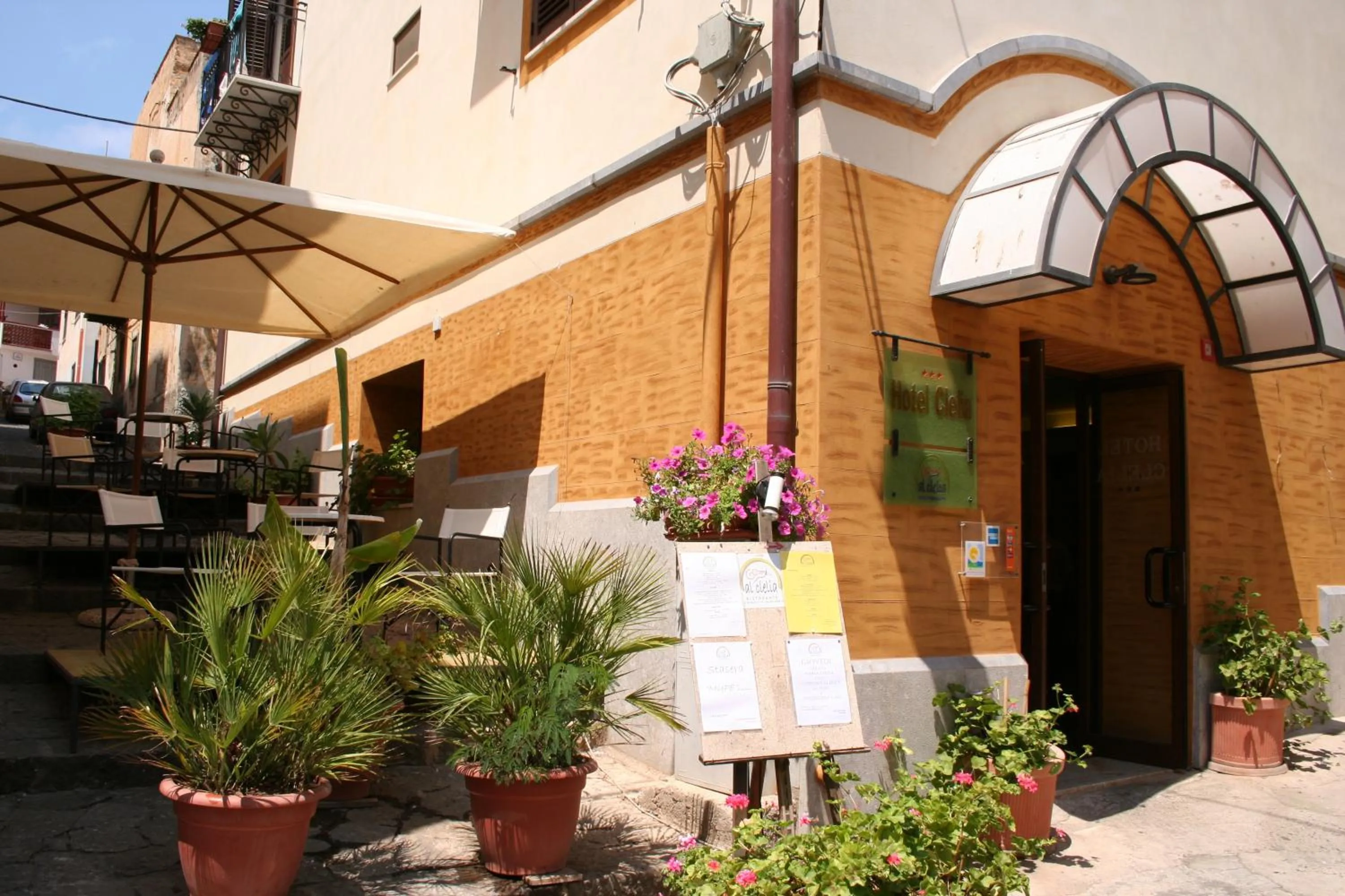 Facade/entrance in Hotel Clelia